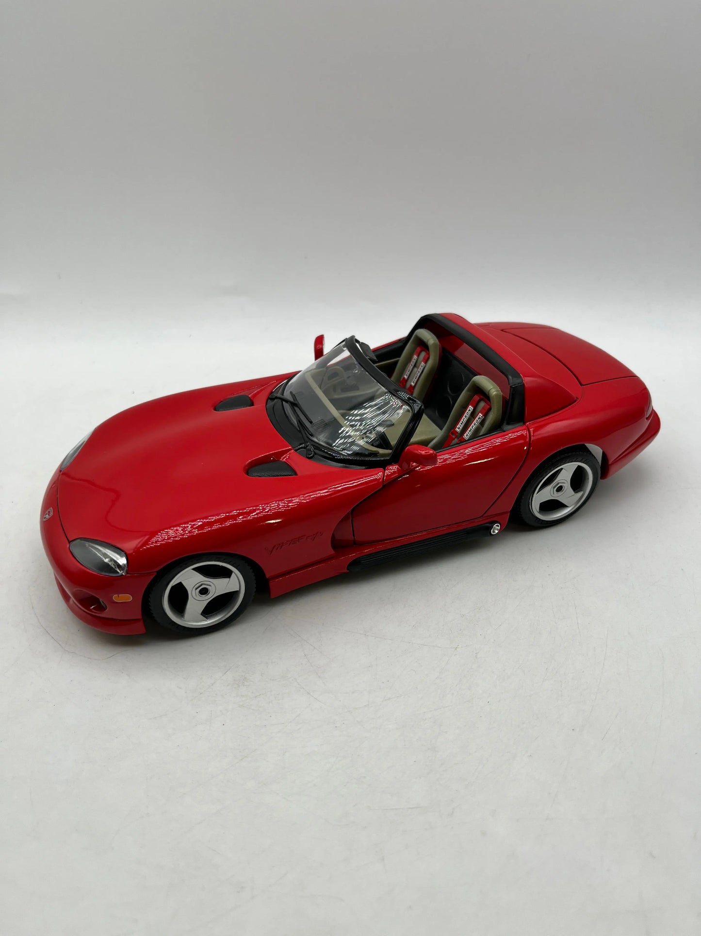 1:18 Burago Dodge Viper RT-10 Roadster 1993 in Red - Diecast Model Car FRENLY BRICKS - Open 7 Days