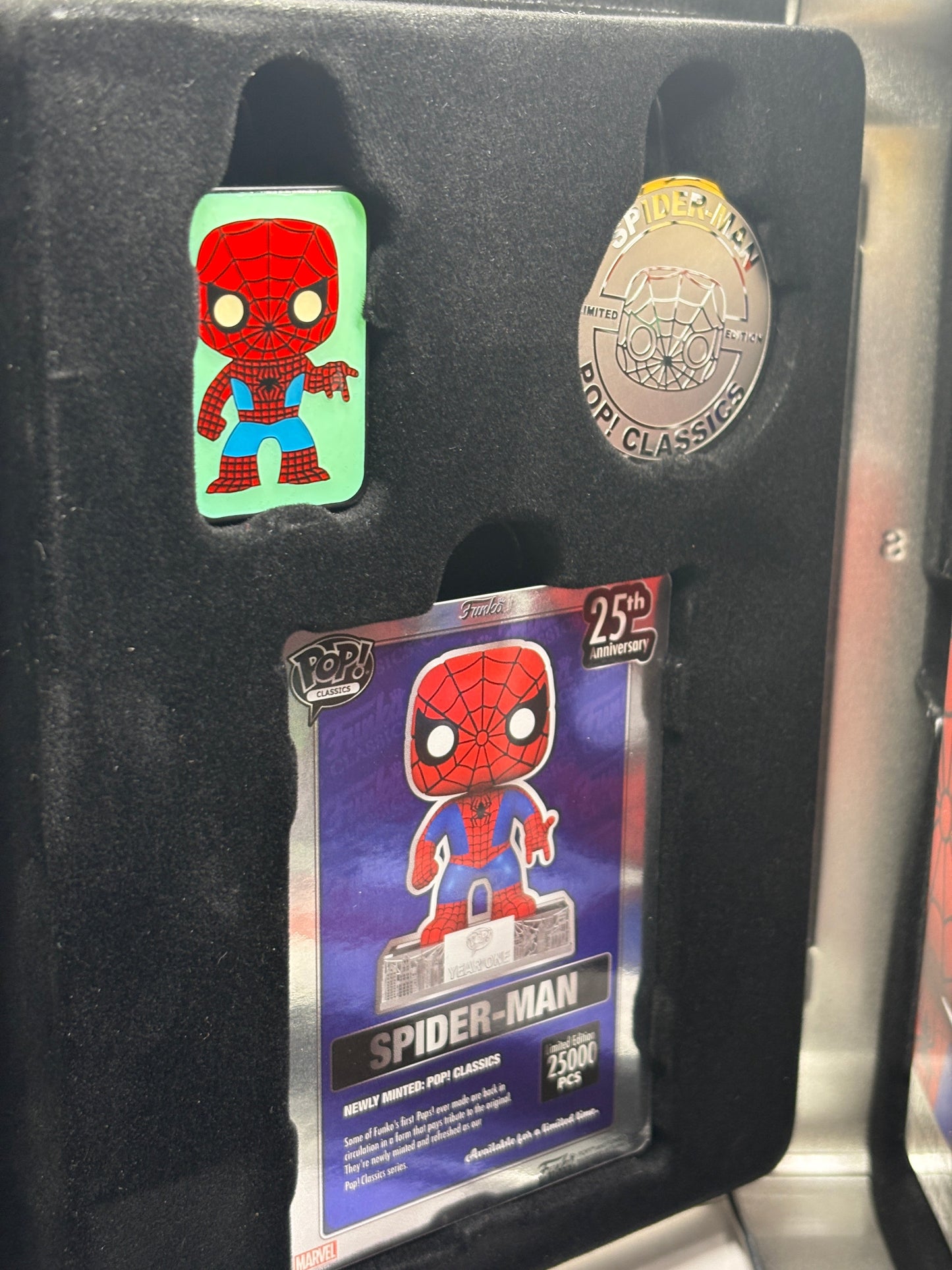Funko Pop! Spider-Man #03C Exclusive 25th Vault Metal Tin Case Pin Coin Gift Set FRENLY BRICKS - Open 7 Days