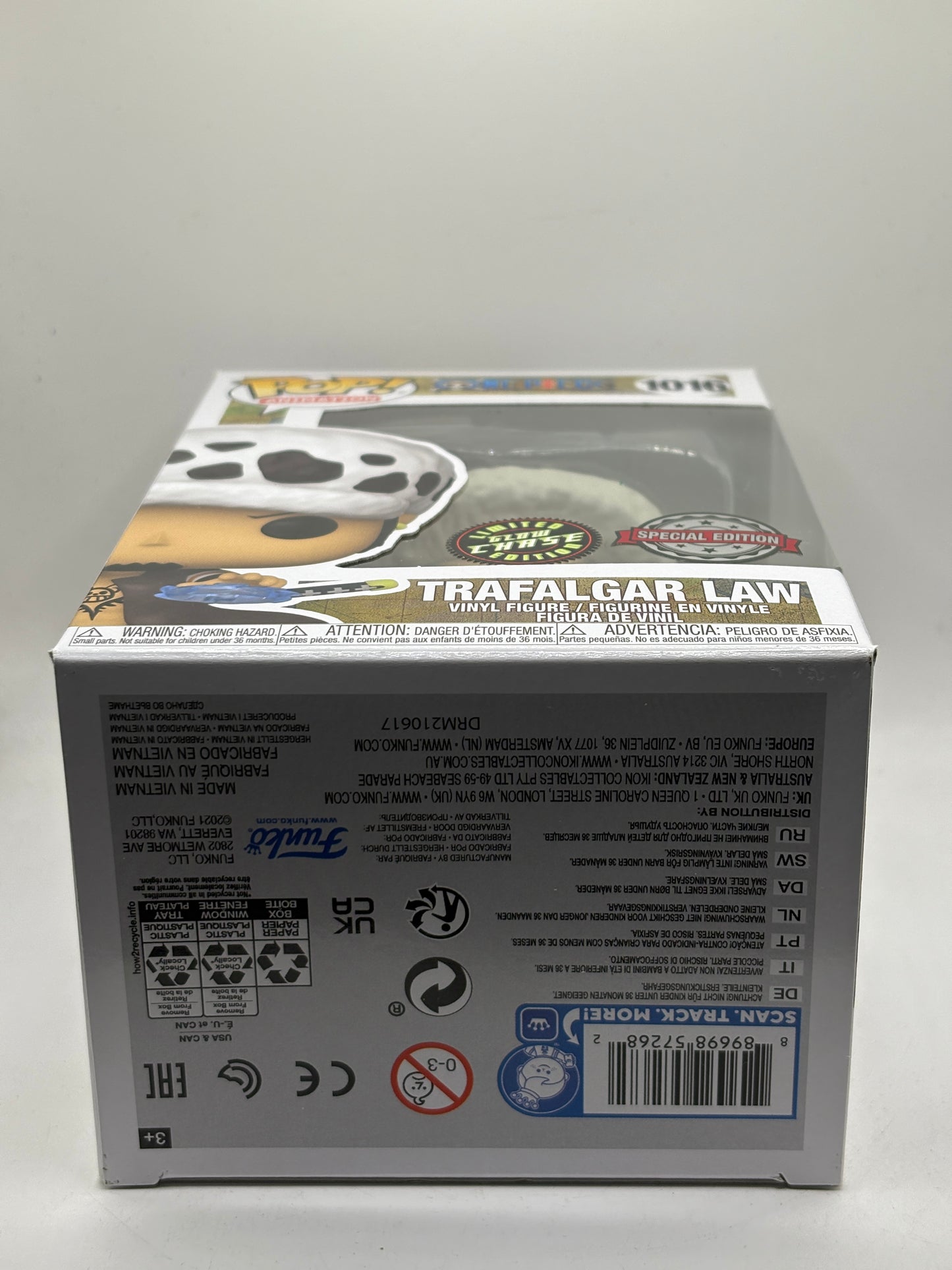 Funko POP! Animation One Piece #1016 Trafalgar Law Limited Chase Edition