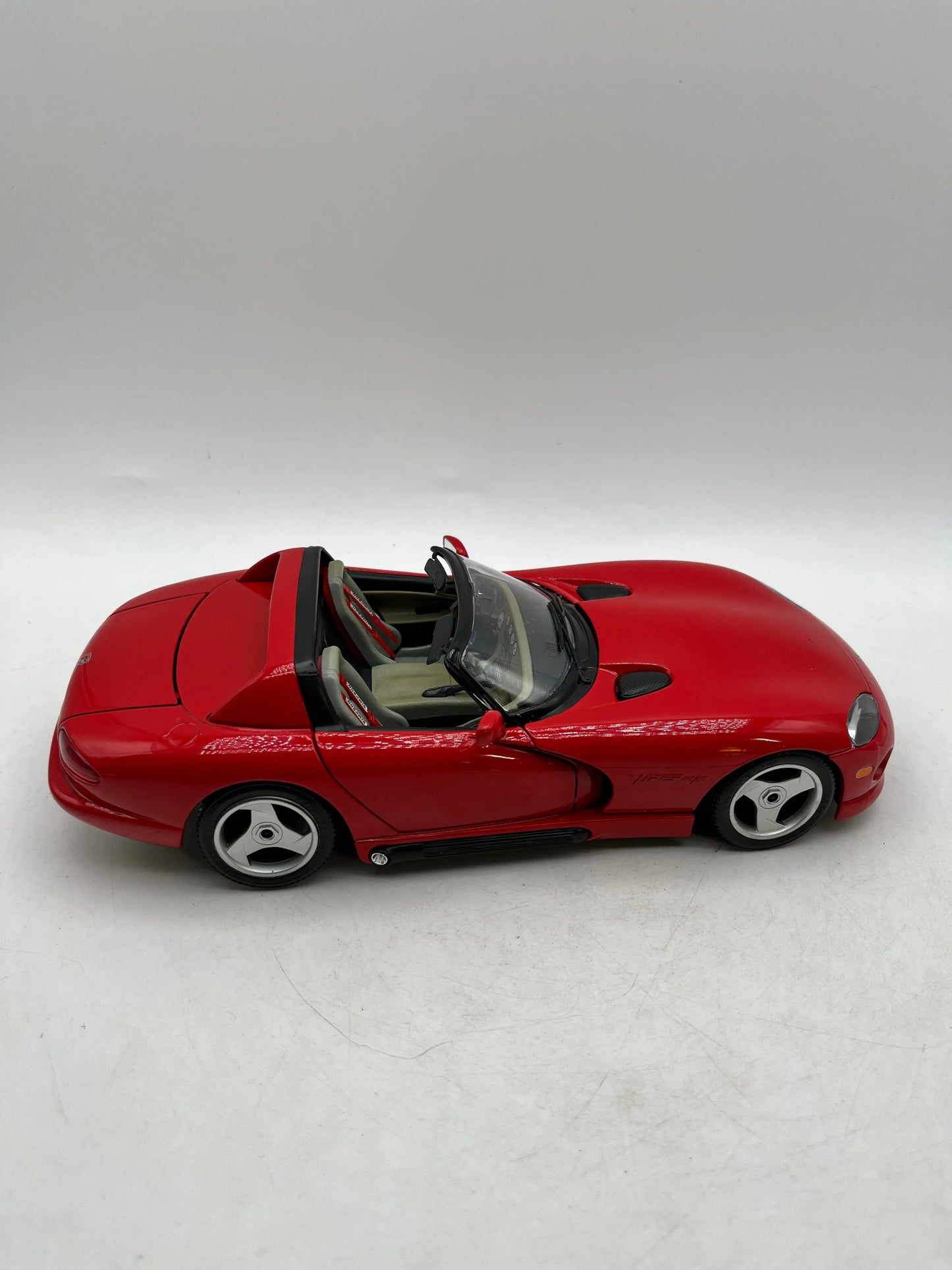 1:18 Burago Dodge Viper RT-10 Roadster  1993 in Red - Diecast Model Car FRENLY BRICKS - Open 7 Days