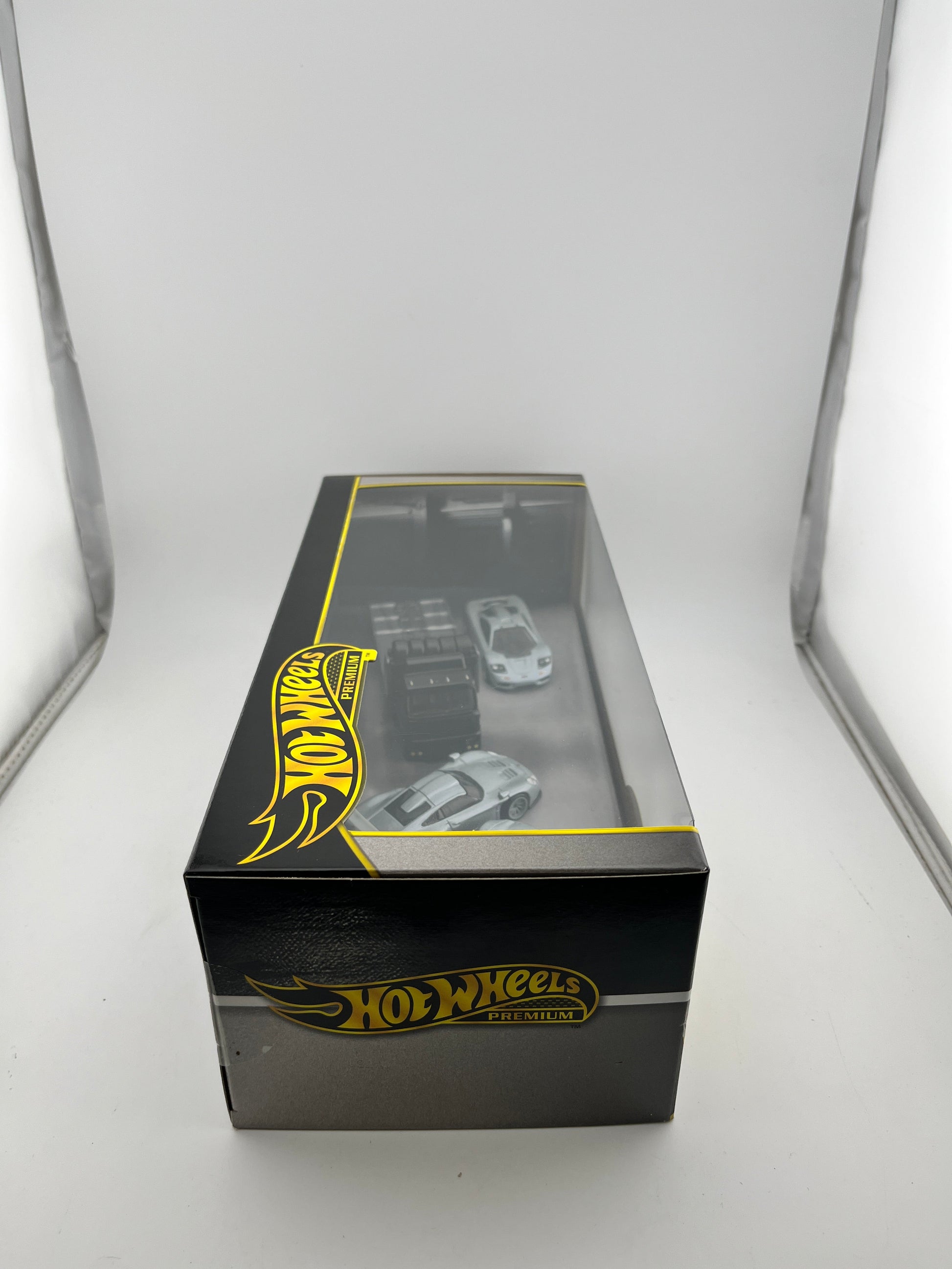 Hot Wheels Premium 90s Supercars Diorama: Porsche, McLaren, Mercedes-Benz FRENLY BRICKS - Open 7 Days