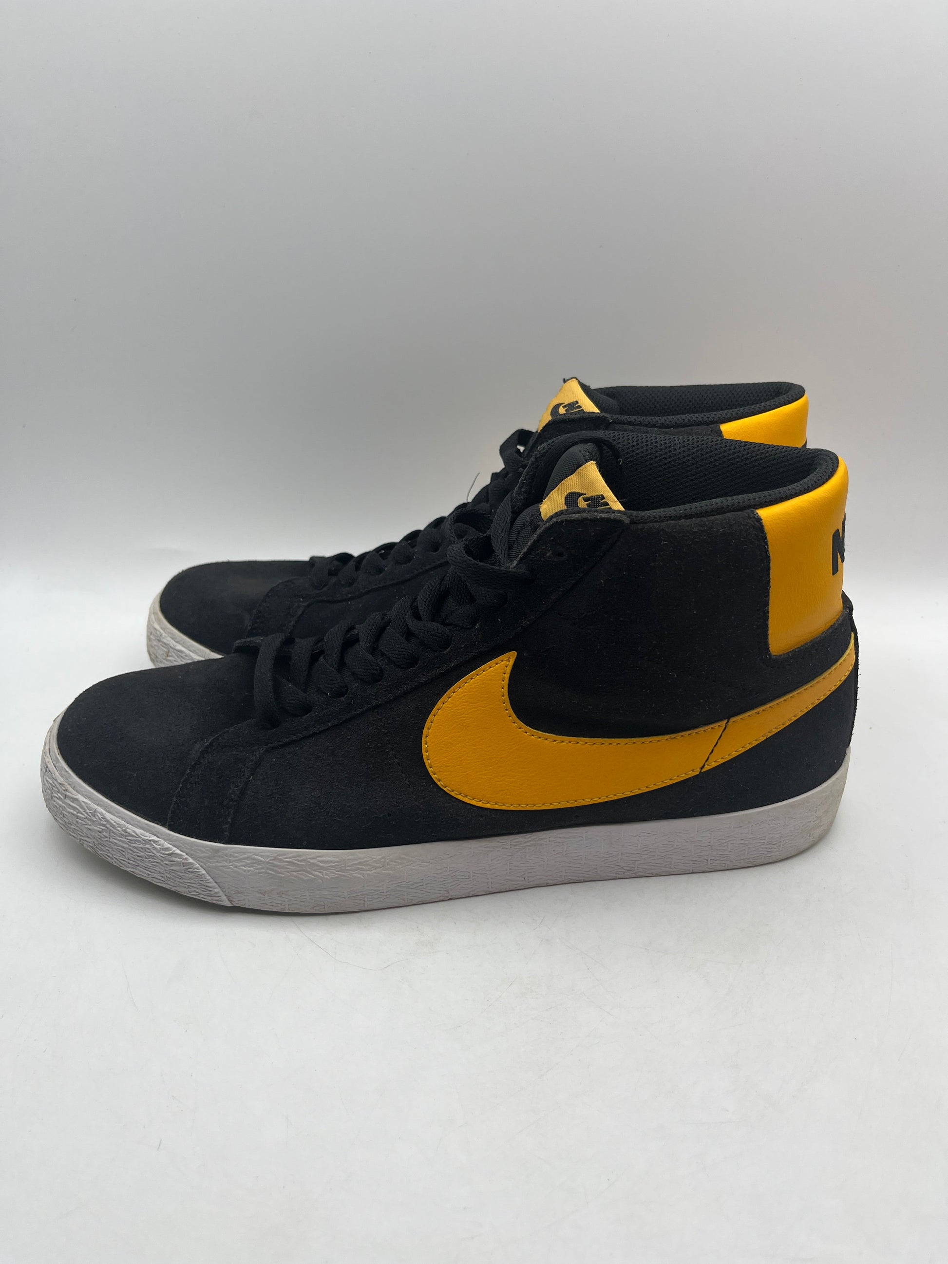 Nike Mens SB Zoom Blazer Mid 'Black University Gold' 864349 009 Size US11 FRENLY BRICKS - Open 7 Days