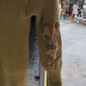 Australian Army / ADF 1993 Howard green & camo jumper Size approx L 85-95s CM battle worn? FRENLY BRICKS - Open 7 Days