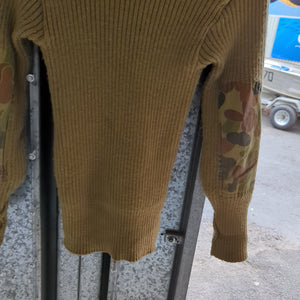 Australian Army / ADF 1993 Howard green & camo jumper Size approx L 85-95s CM battle worn? FRENLY BRICKS - Open 7 Days