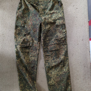 ARMY CAMO GERMAN PANTS see photos FRENLY BRICKS - Open 7 Days