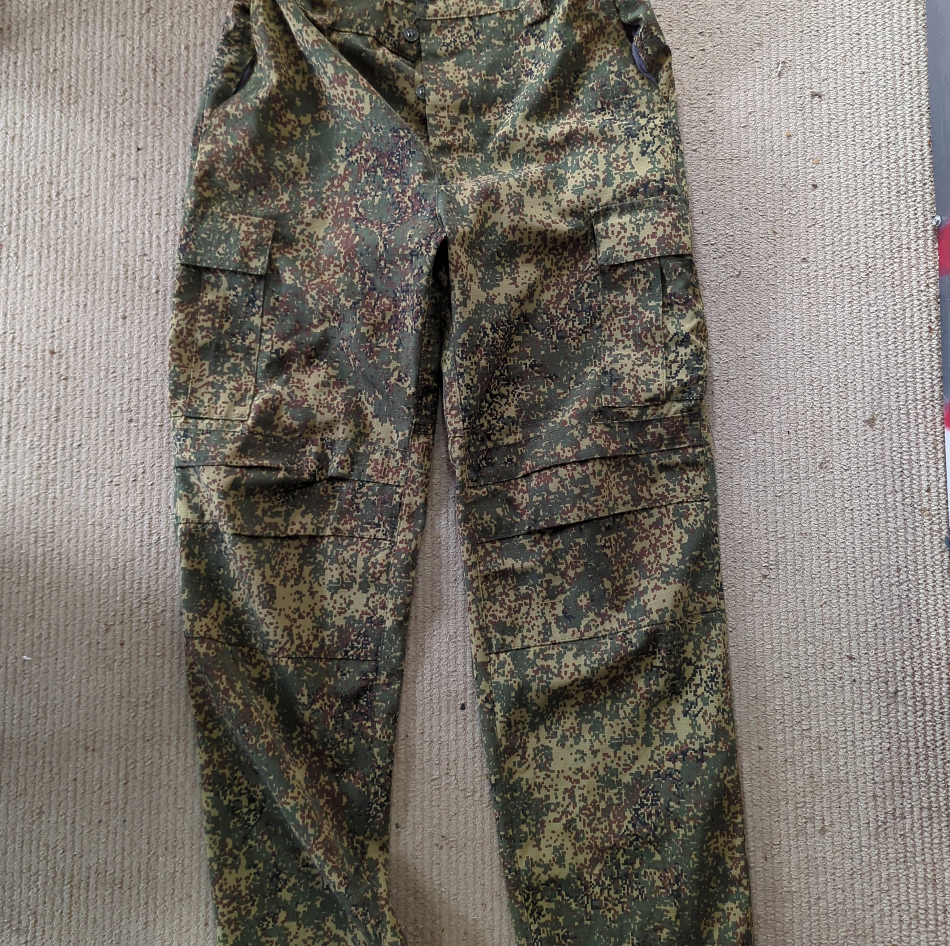 ARMY CAMO GERMAN PANTS see photos FRENLY BRICKS - Open 7 Days