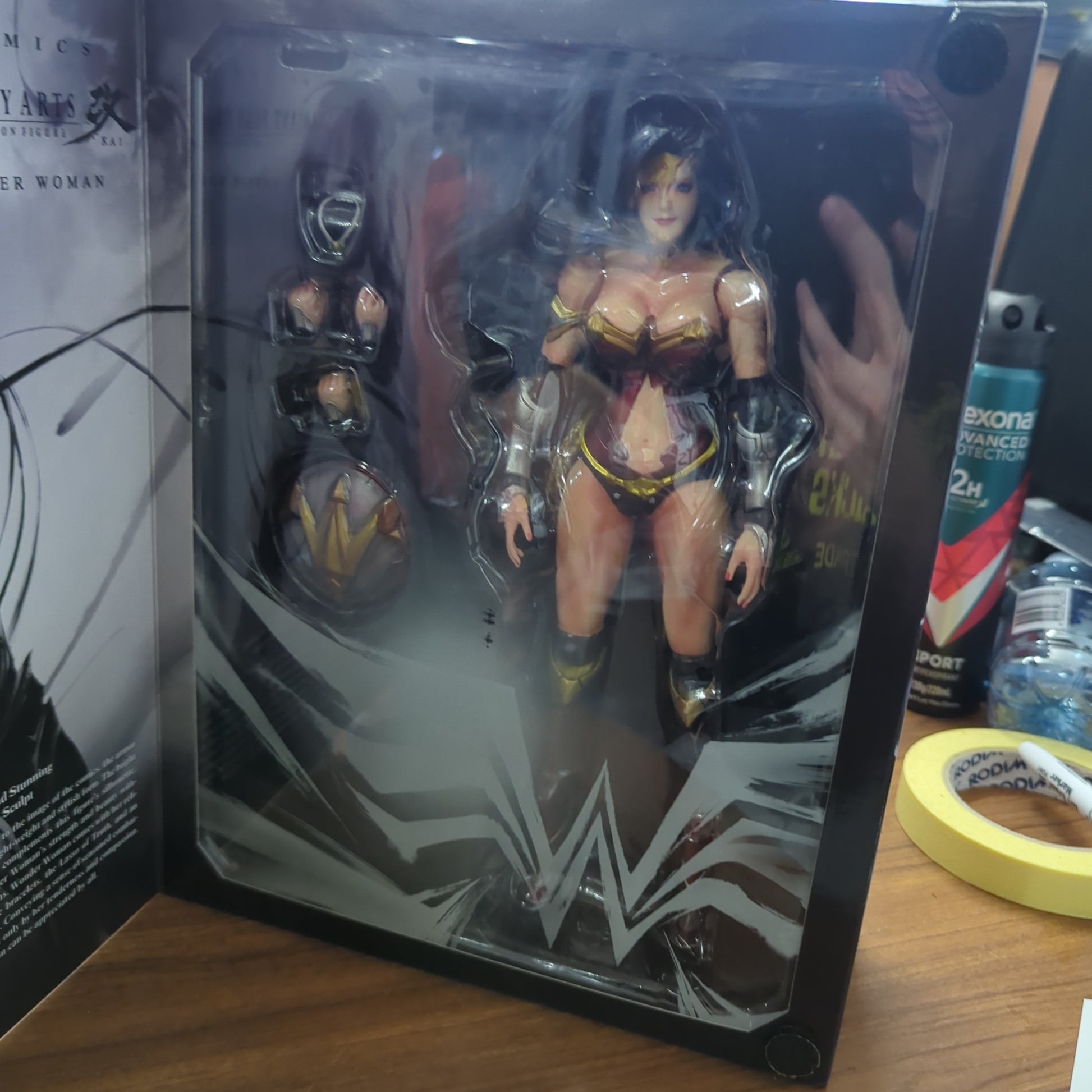 Square Enix: DC Comics - Variant Play Arts Kai No.2 Wonder Woman Authentic FRENLY BRICKS - Open 7 Days