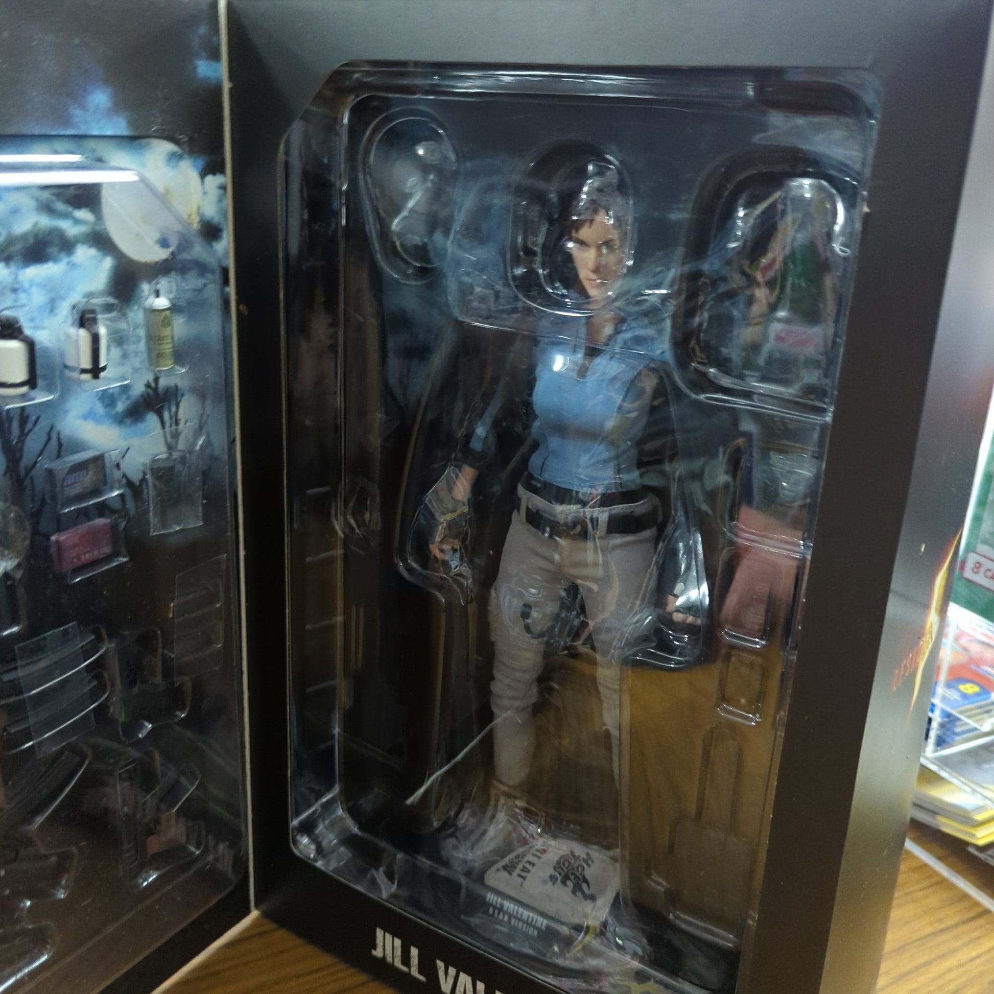 Hot Toys VGM 11 Resident Evil Bio Hazard Jill Valentine (B.S.A.A. Version) NEW *box damage* FRENLY BRICKS - Open 7 Days