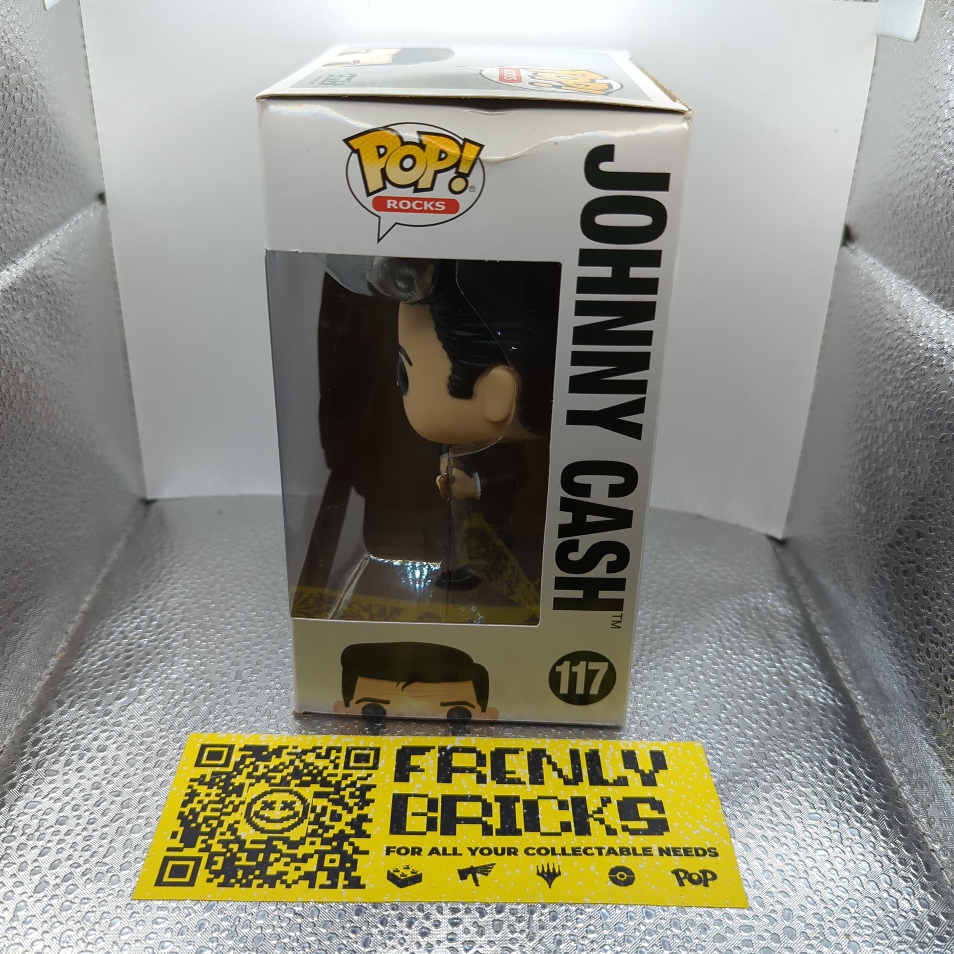 Johnny Cash #117 playing guitar Funko Pop! Vinyl Figure Rocks & Protector FRENLY BRICKS - Open 7 Days