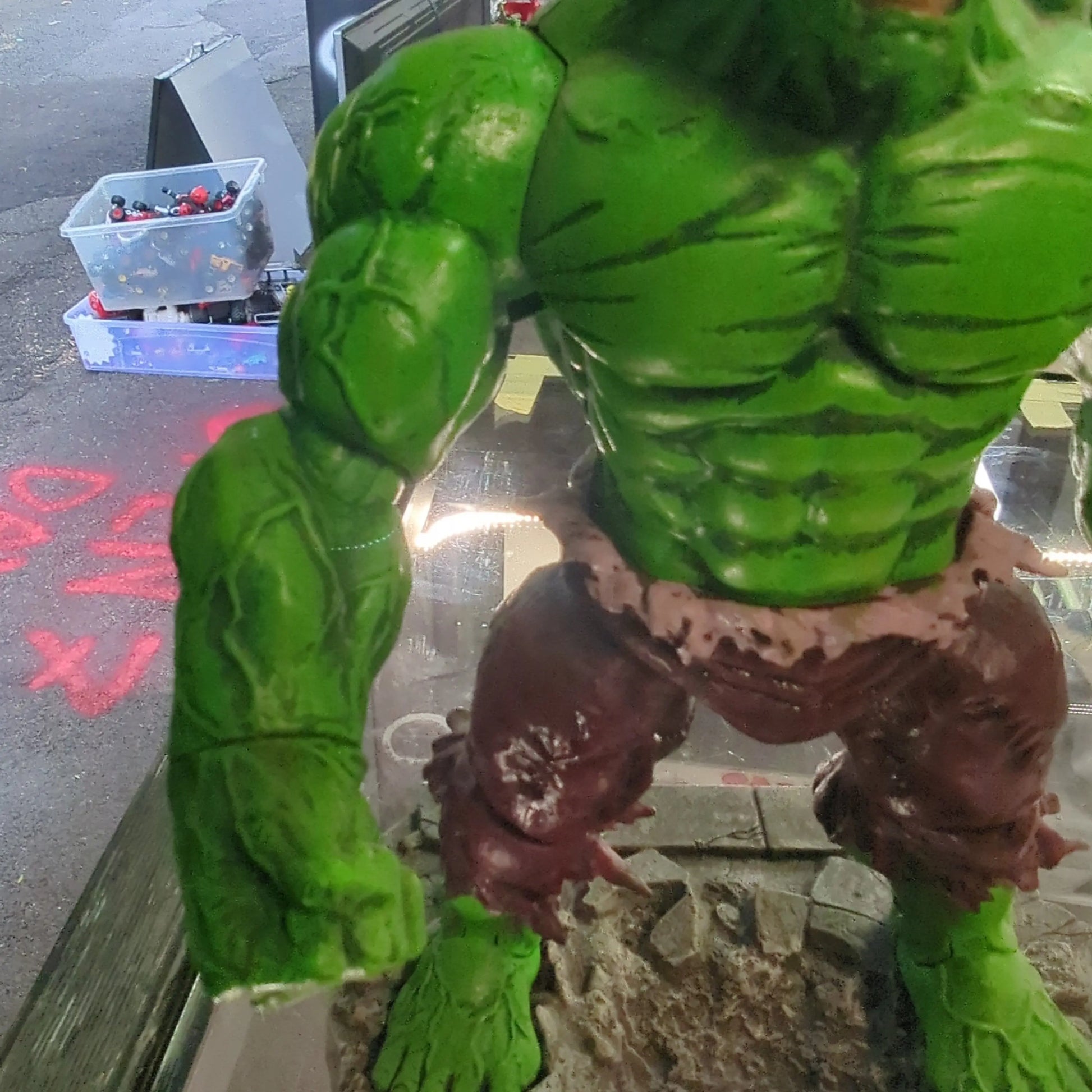 2013 DST Marvel Diamond Select Incredible RAMPAGING Hulk Figure 10"  WITH BASE FRENLY BRICKS - Open 7 Days