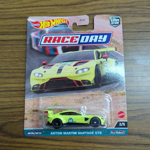 Hot Wheels Premium Race Day Aston Martin Vantage GTE 2/5 FRENLY BRICKS - Open 7 Days