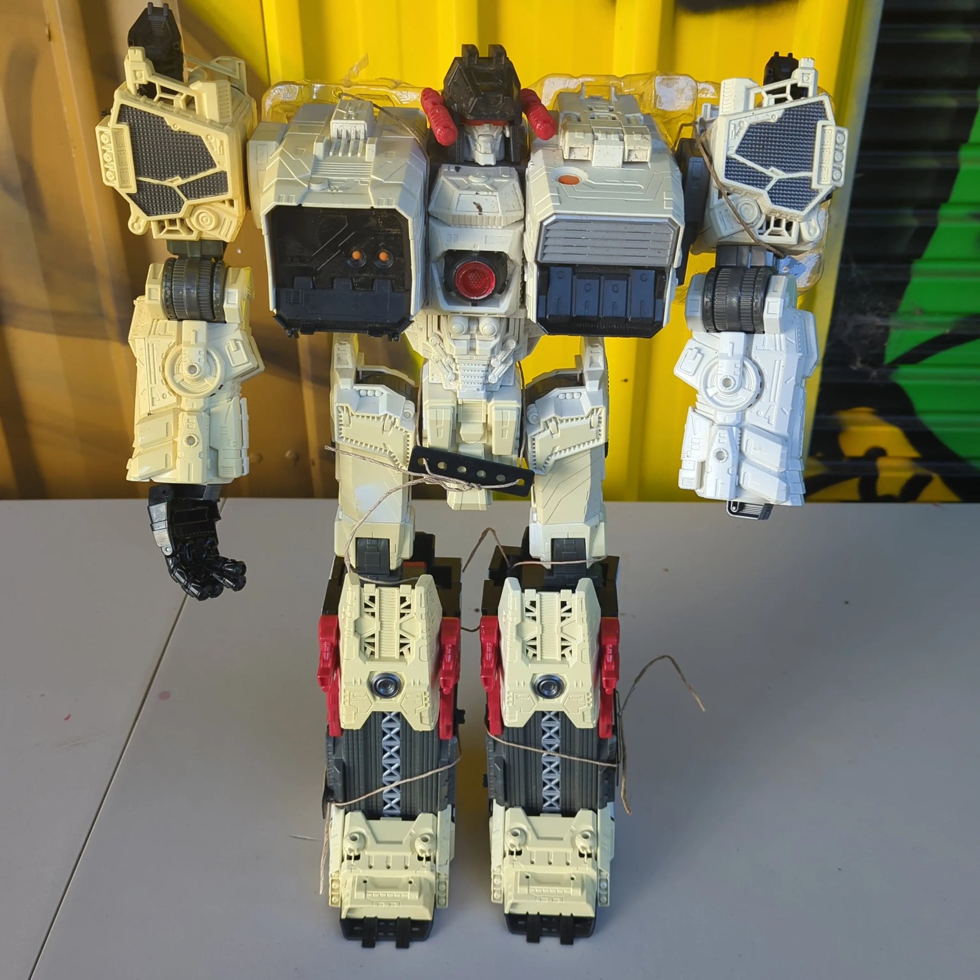 Transformers Takara Tomy Metroplex Titan Class 60cm Tall FRENLY BRICKS - Open 7 Days