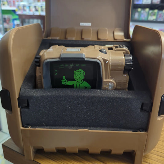 Fallout 4 -  Pip-Boy 3000 - Collectors Edition Replica W/Case *used* FRENLY BRICKS - Open 7 Days