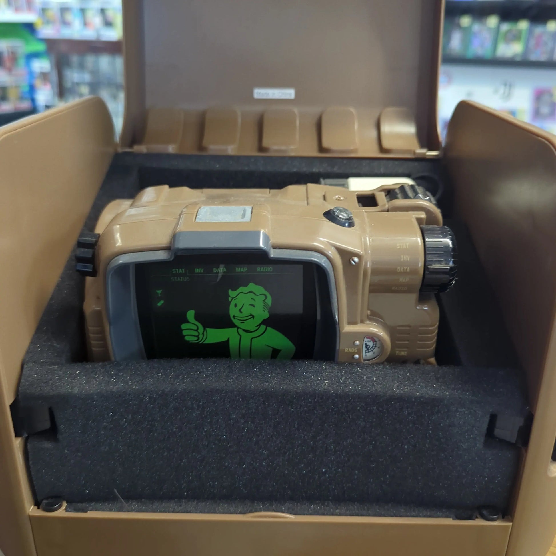 Fallout 4 -  Pip-Boy 3000 - Collectors Edition Replica W/Case *used* FRENLY BRICKS - Open 7 Days