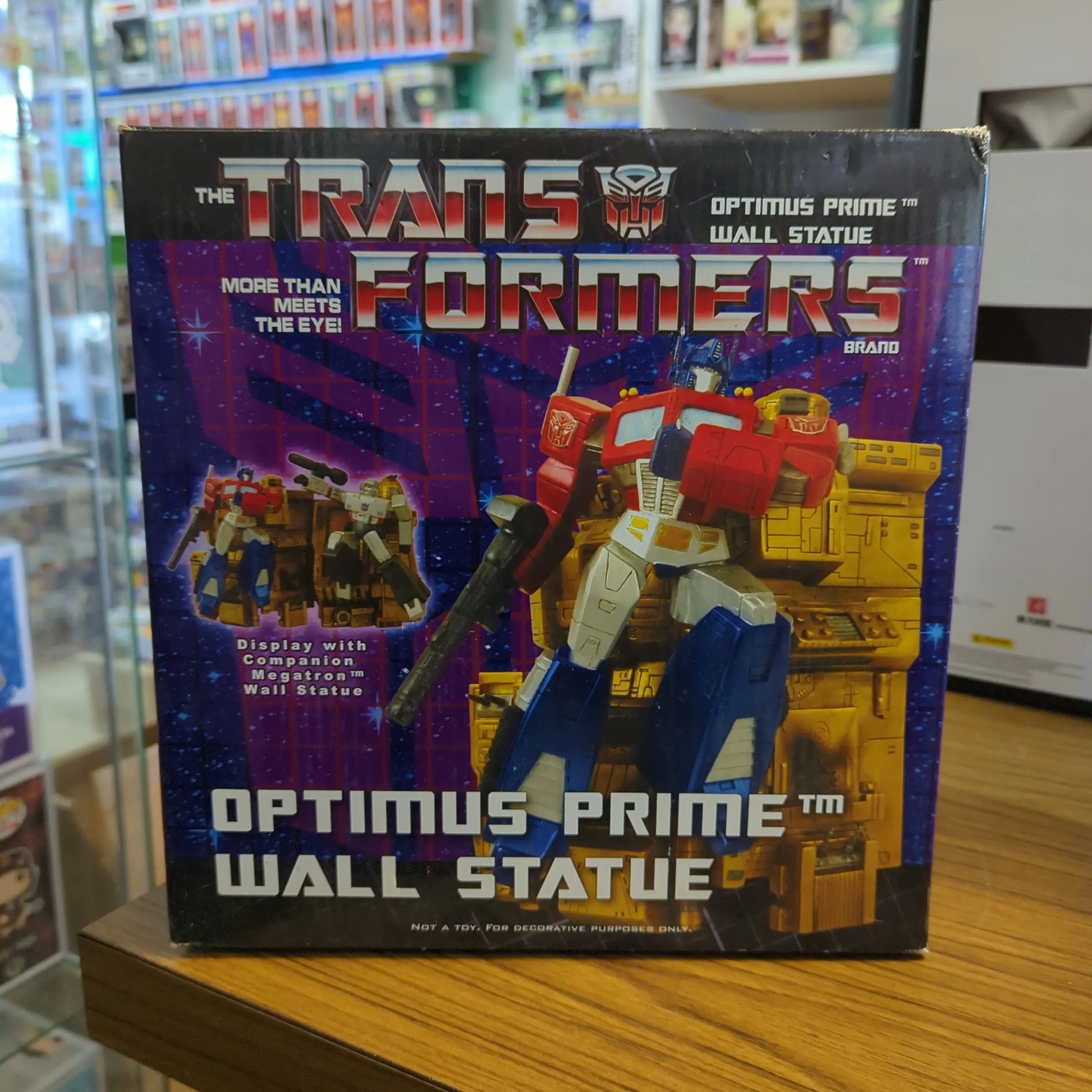 Diamond Exclusive Optimus Prime Wall Statue FRENLY BRICKS - Open 7 Days