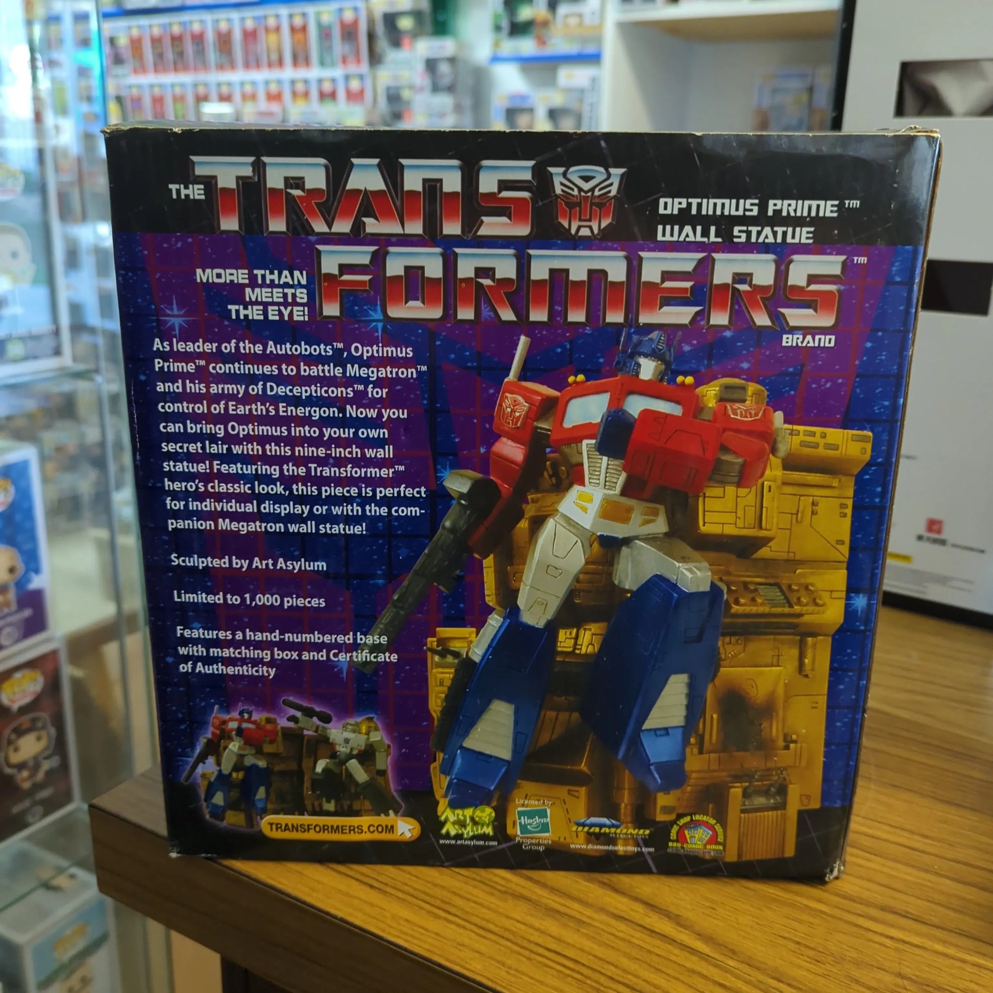 Diamond Exclusive Optimus Prime Wall Statue FRENLY BRICKS - Open 7 Days