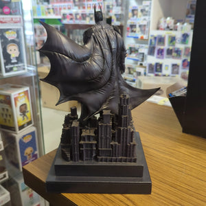 Batman Gotham Knight Collector's Statue Arkham Knight (statue only) dust on FRENLY BRICKS - Open 7 Days