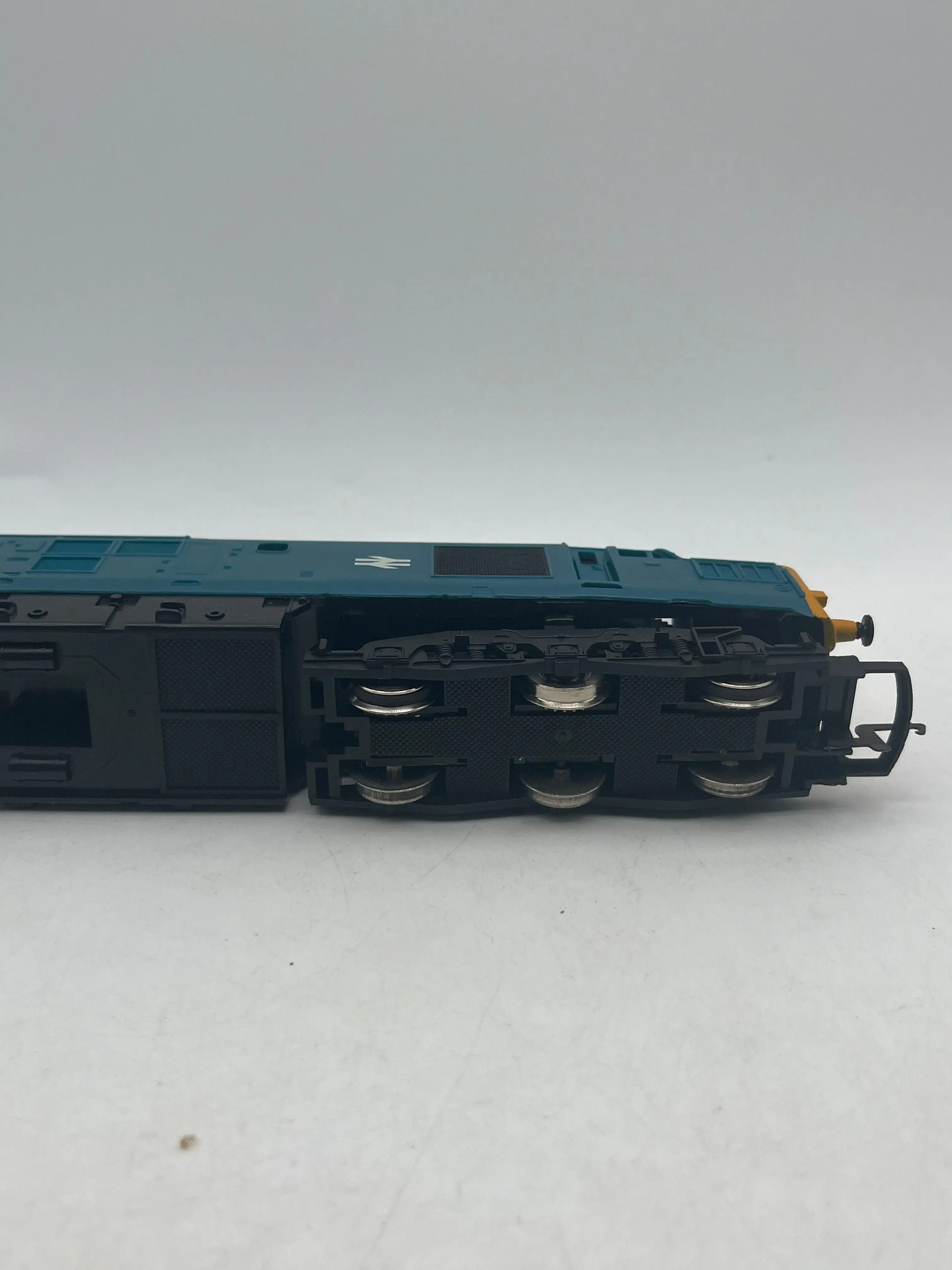 Hornby R751 Class 37 Diesel Locomotive OO Gauge British Rail Blue 37 130 8H22 FRENLY BRICKS - Open 7 Days image 5