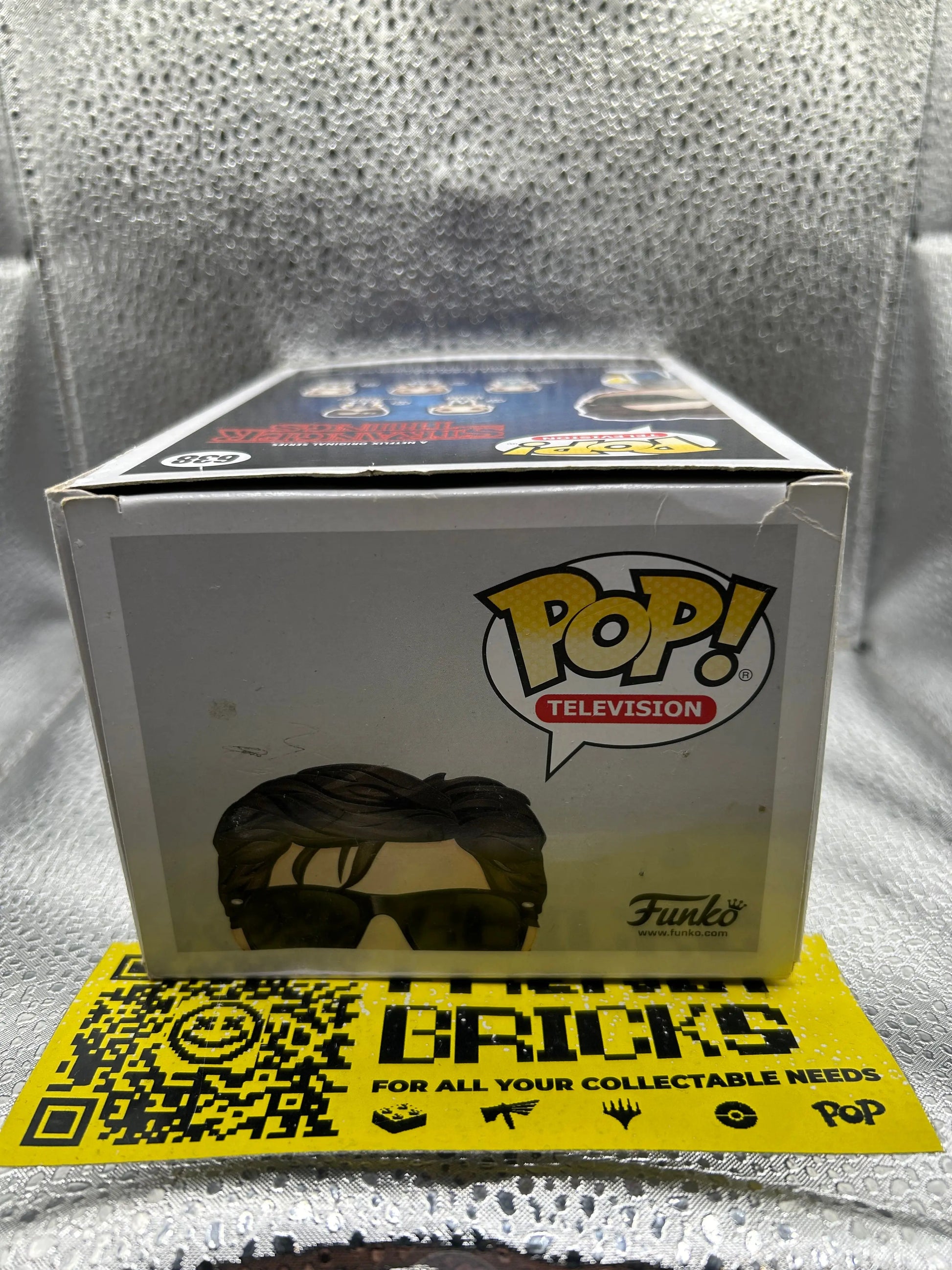 Pop Vinyl #6388 Stranger Things Steve (With Sunglasses) FRENLY BRICKS - Open 7 Days