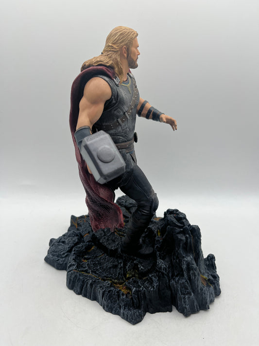 Diamond Select Toys Marvel Gallery Thor: Ragnarok Thor FRENLY BRICKS - Open 7 Days