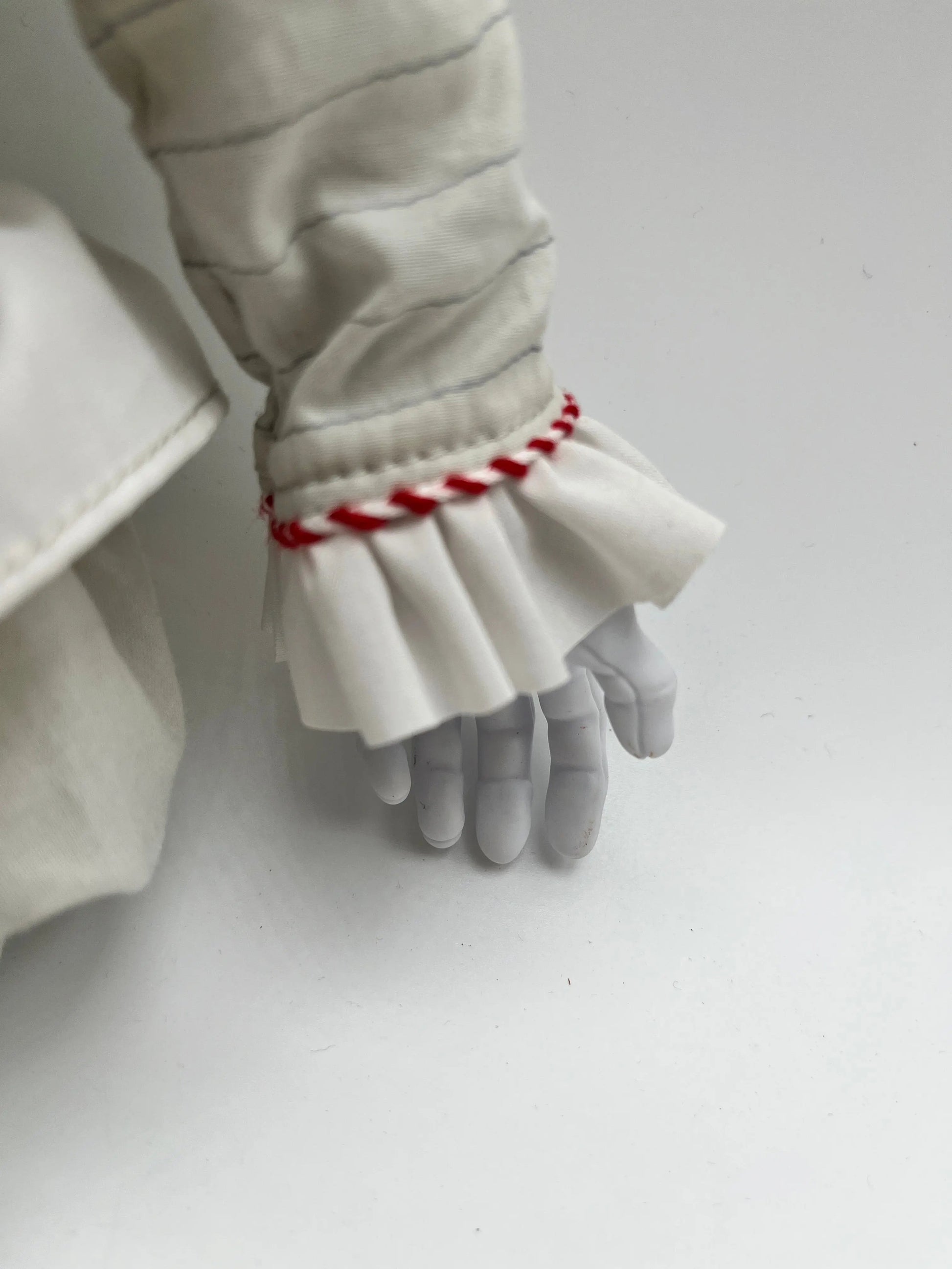 Mezco Toyz IT Pennywise MDS Roto Plush Figure Horror Movie Collectible FRENLY BRICKS - Open 7 Days