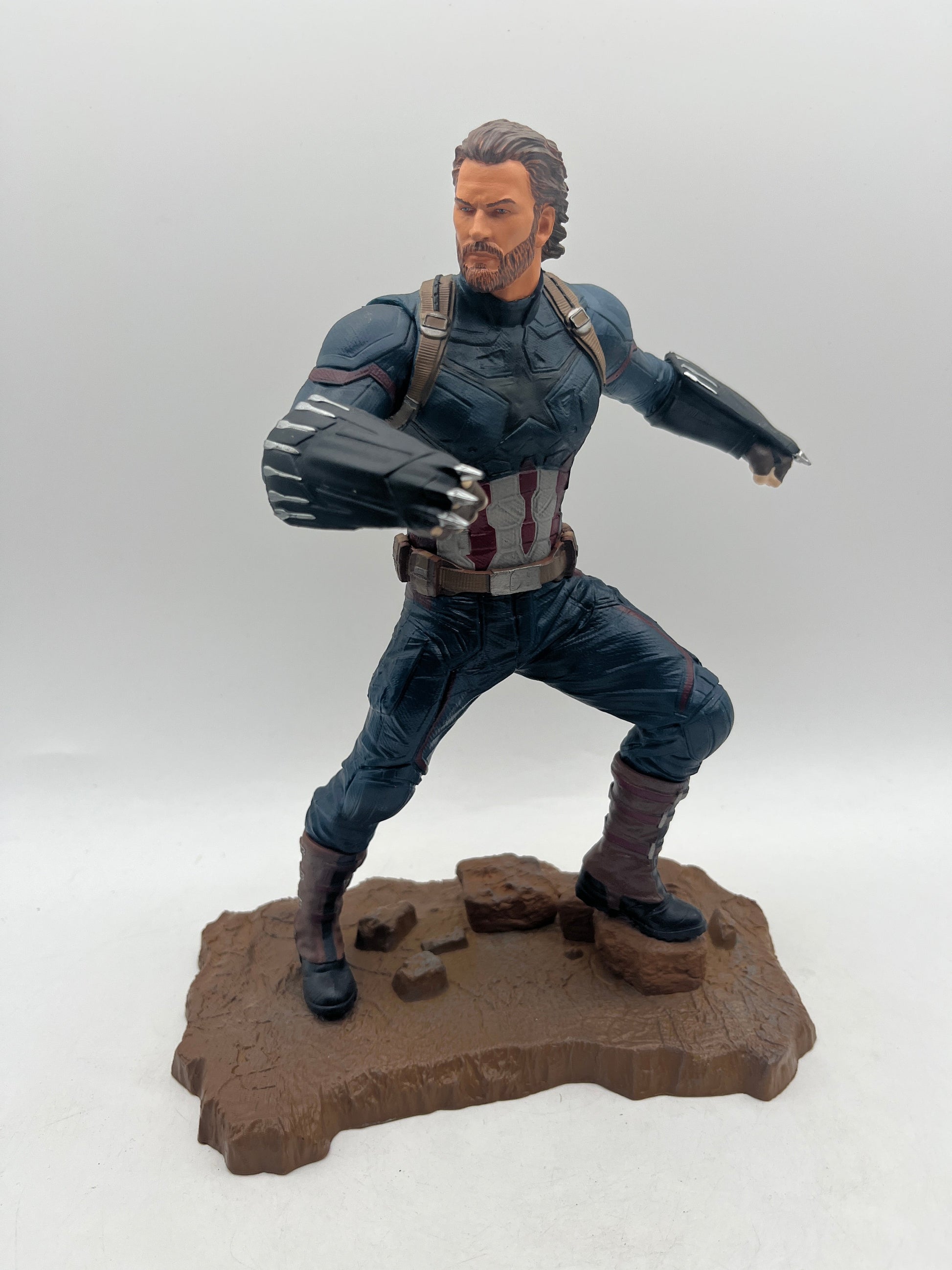 Diamond Select Toys Marvel Gallery: Avengers Infinity War Captain America FRENLY BRICKS - Open 7 Days