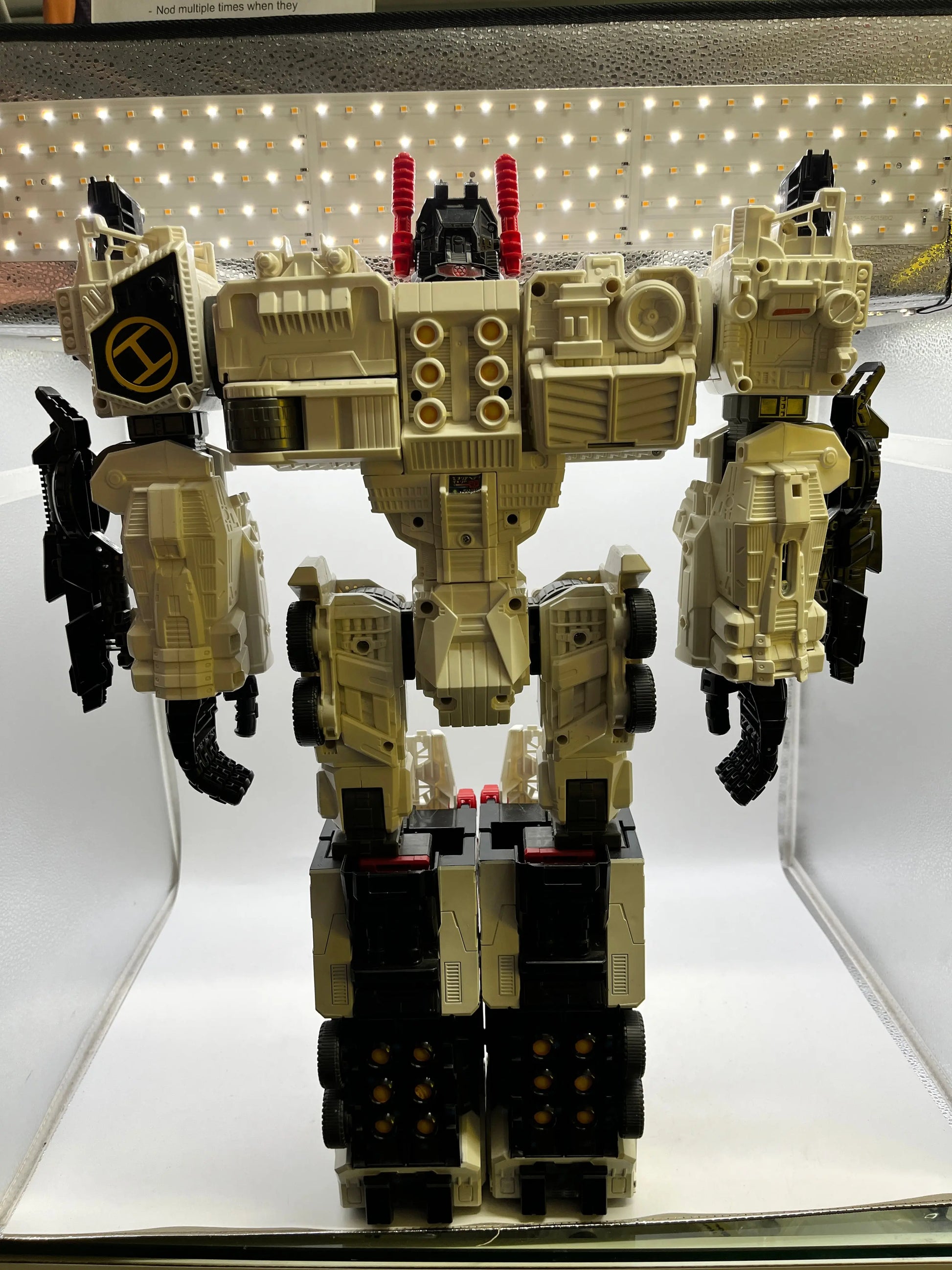 Hasbro Transformers Generations Thrilling 30s Titan Class Metroplex - Not Sealed - Damaged Box FRENLY BRICKS - Open 7 Days