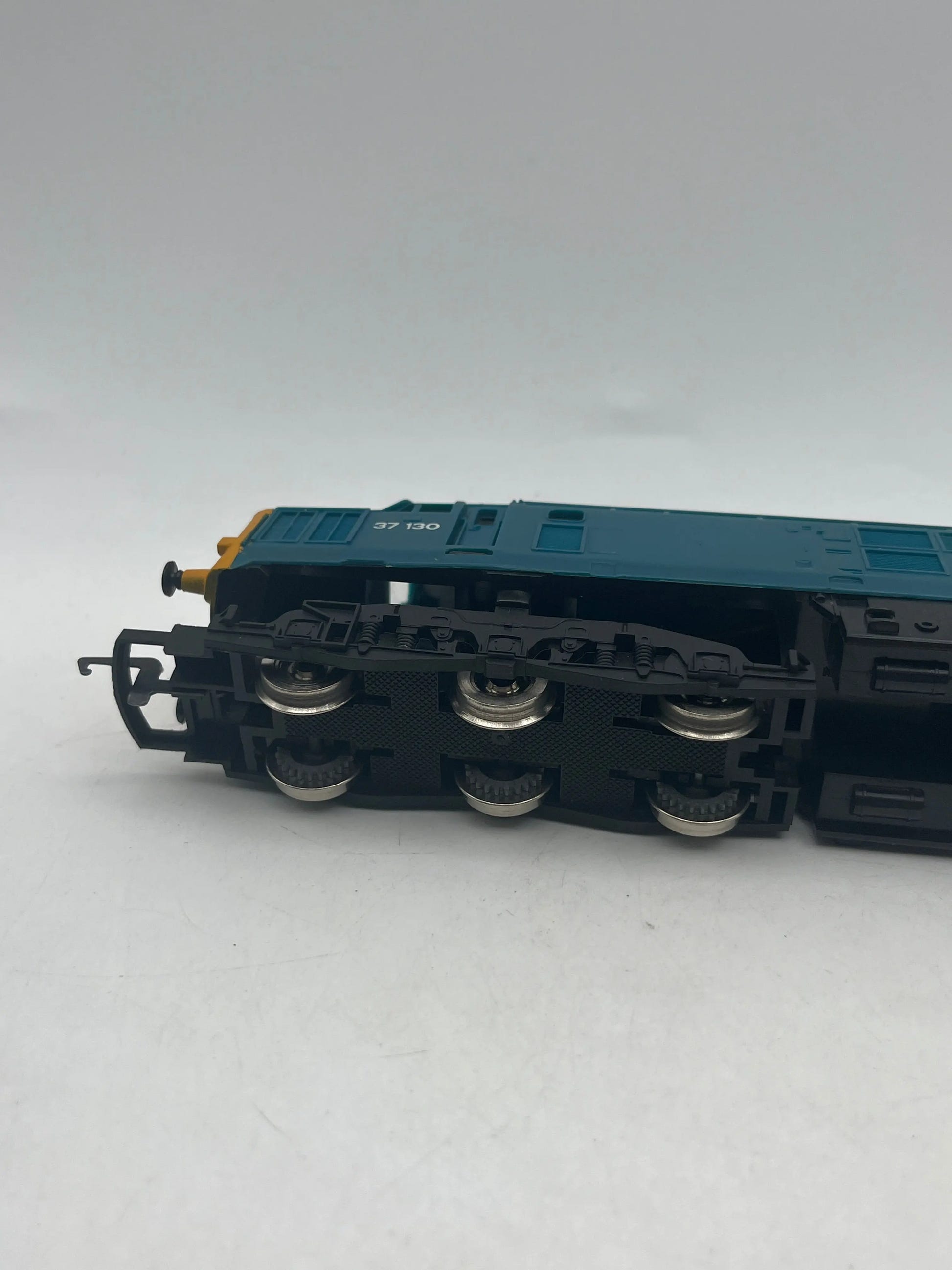Hornby R751 Class 37 Diesel Locomotive OO Gauge British Rail Blue 37 130 8H22 FRENLY BRICKS - Open 7 Days image 4