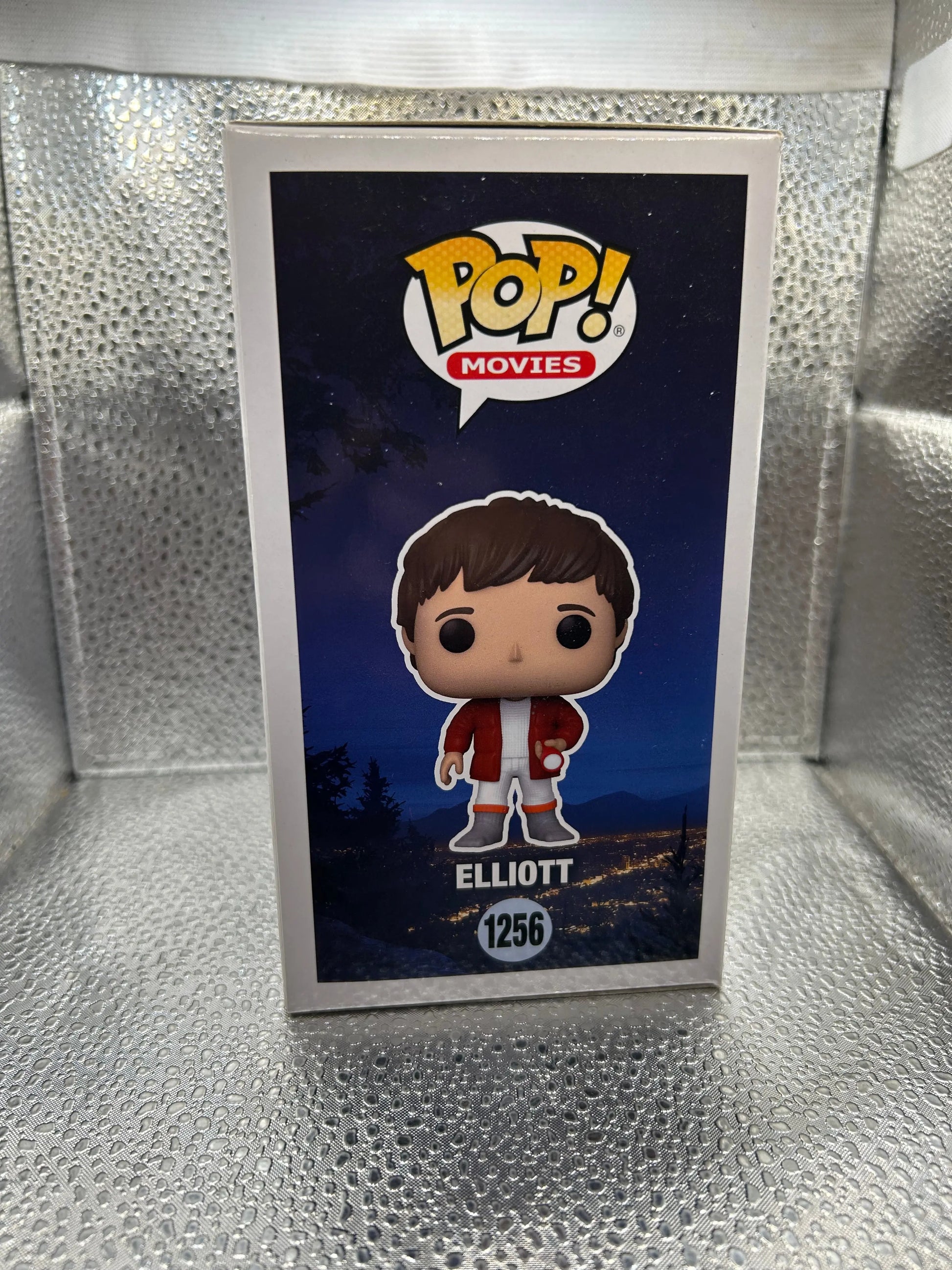 Funko POP - Movies - Elliott #1256 FRENLY BRICKS - Open 7 Days