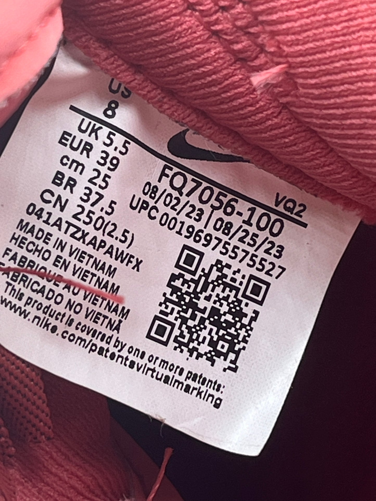 Nike Dunk Low Women's Sneakers Red Suede Leather, Size 8. FQ7056-100 Valentines