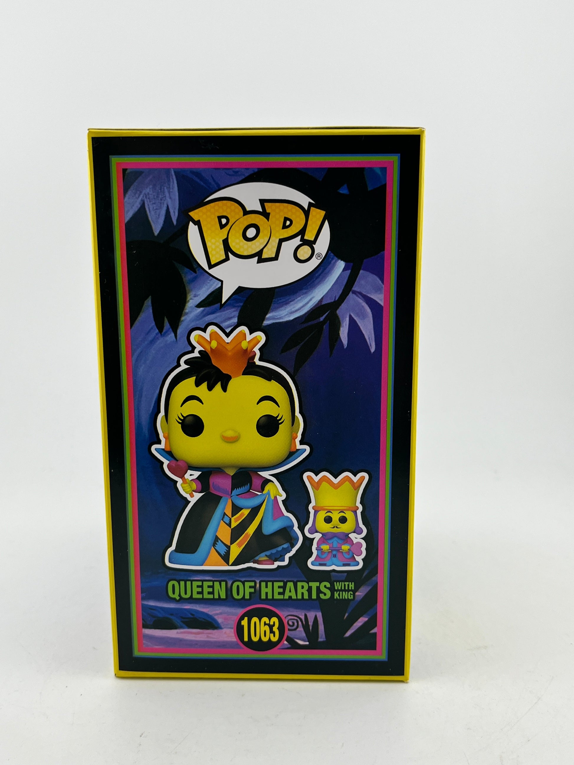 Funko POP! Disney Alice In Wonderland - Queen Of Hearts With Hearts #1063 - Exclusive FRENLY BRICKS - Open 7 Days