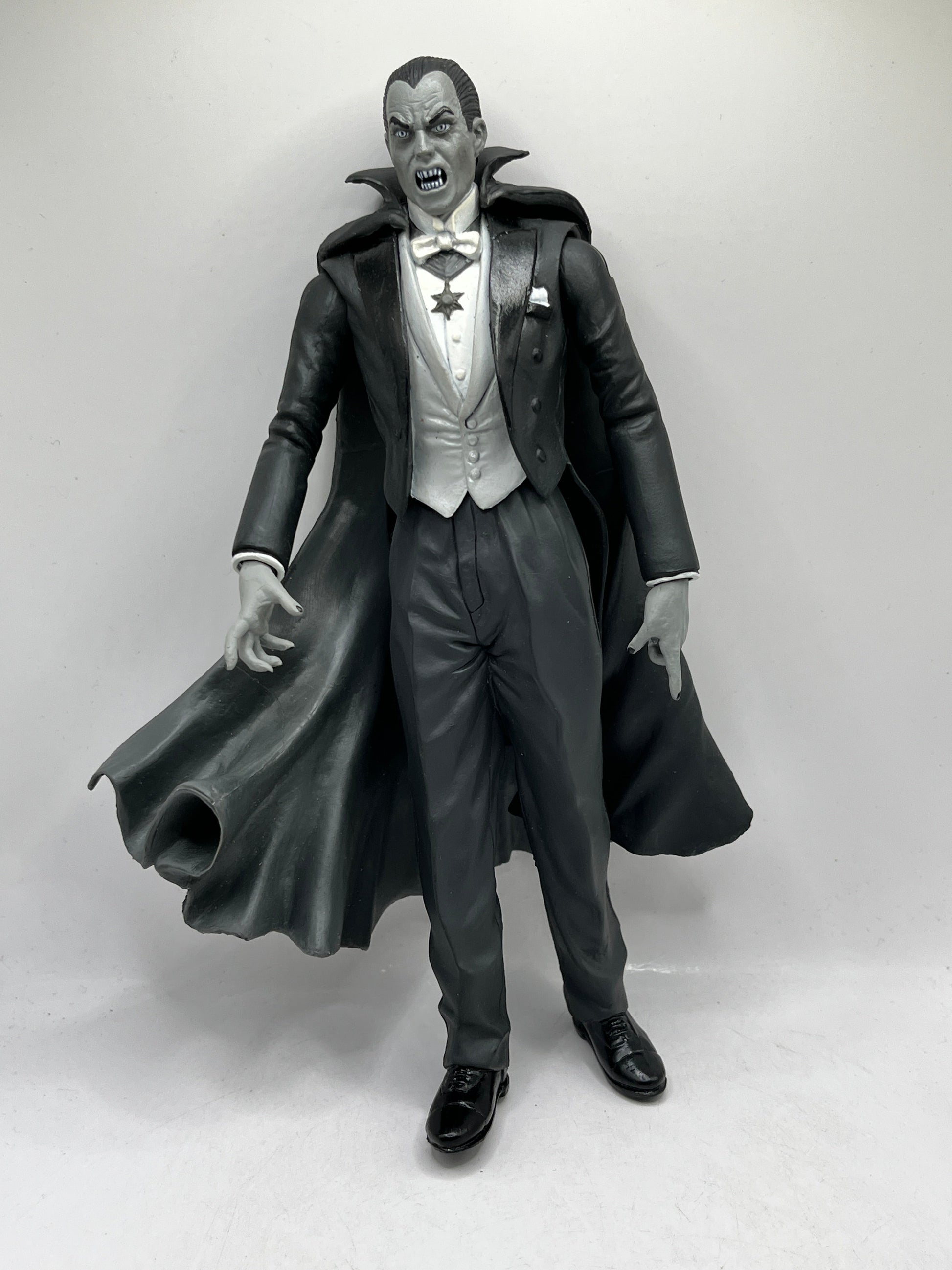 Universal Monsters Legacy Diamond Select Dracula 2012 Action Figure Statue - No Stand FRENLY BRICKS - Open 7 Days