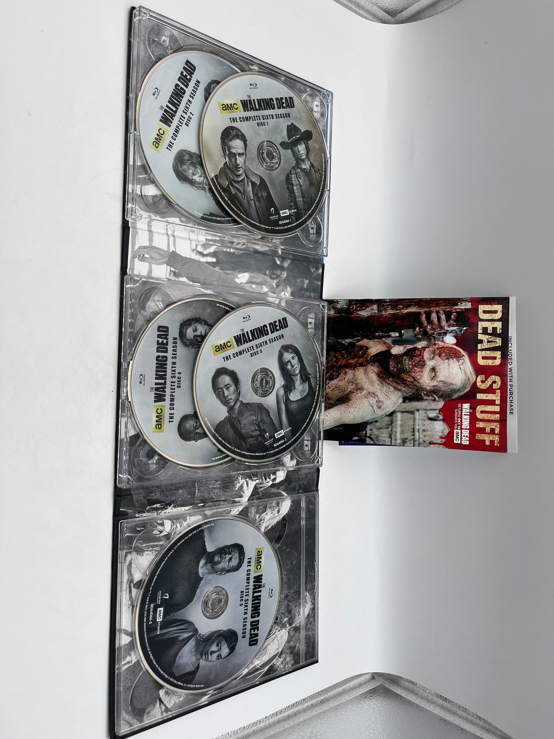 The Walking Dead Season 6 Limited Edition Bluray Boxset FRENLY BRICKS - Open 7 Days