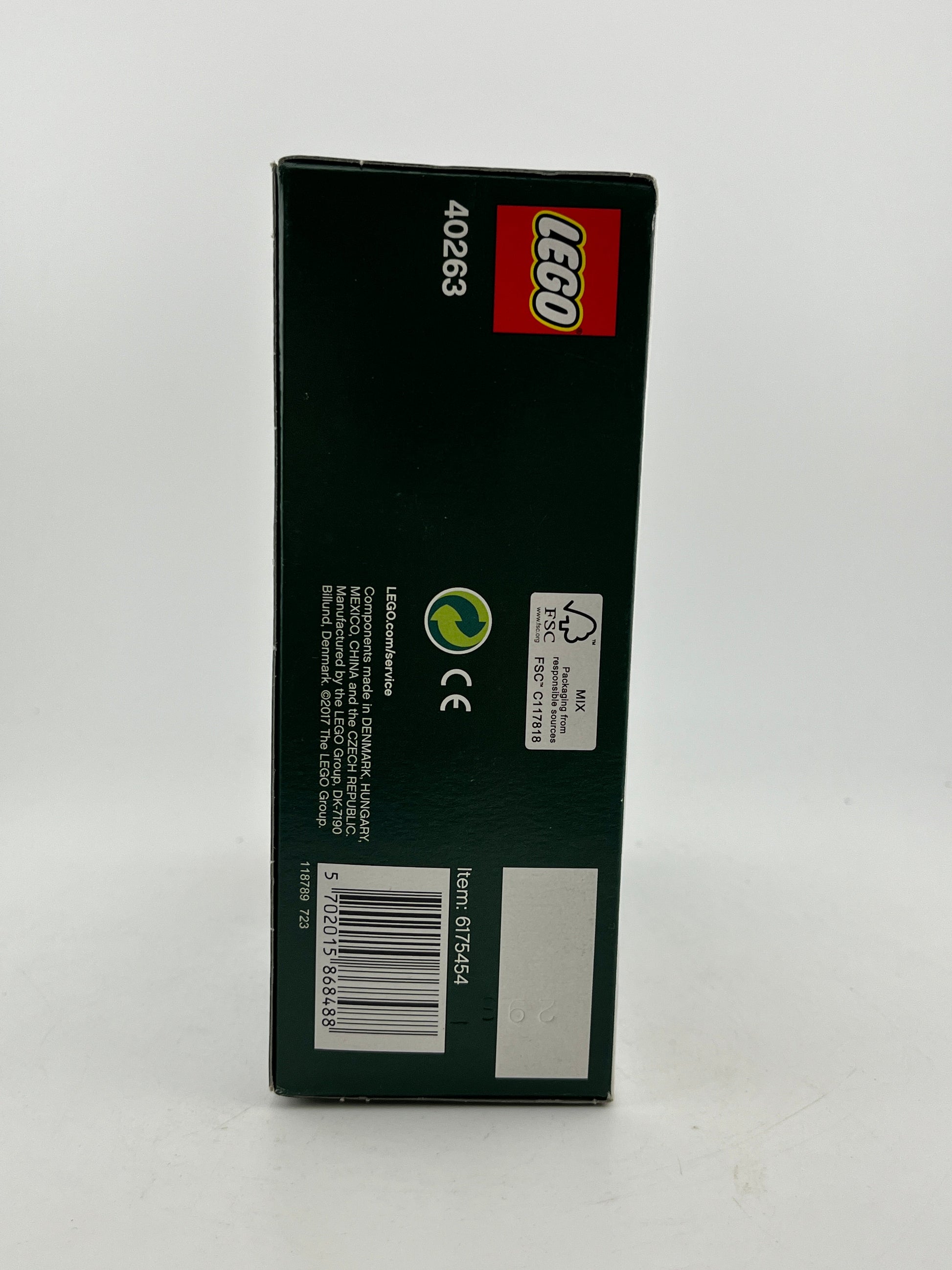 Lego Christmas - Town Square 40263 - Sealed FRENLY BRICKS - Open 7 Days