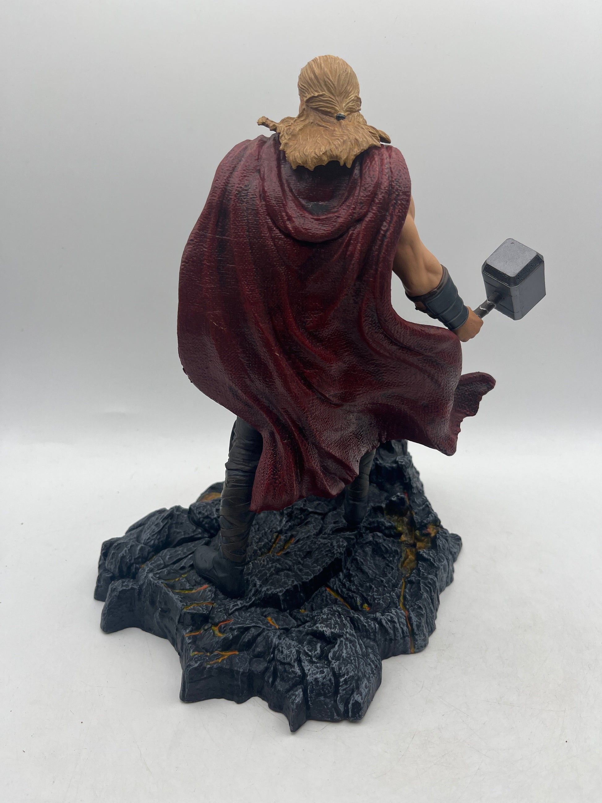 Diamond Select Toys Marvel Gallery Thor: Ragnarok Thor FRENLY BRICKS - Open 7 Days