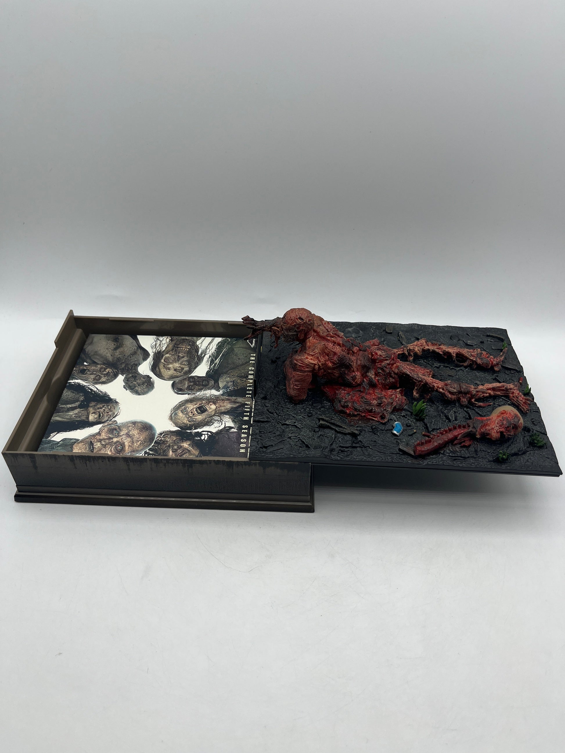 The Walking Dead Season:5 Blu-Ray Limited Edition Napalm Walker Statue Set FRENLY BRICKS - Open 7 Days