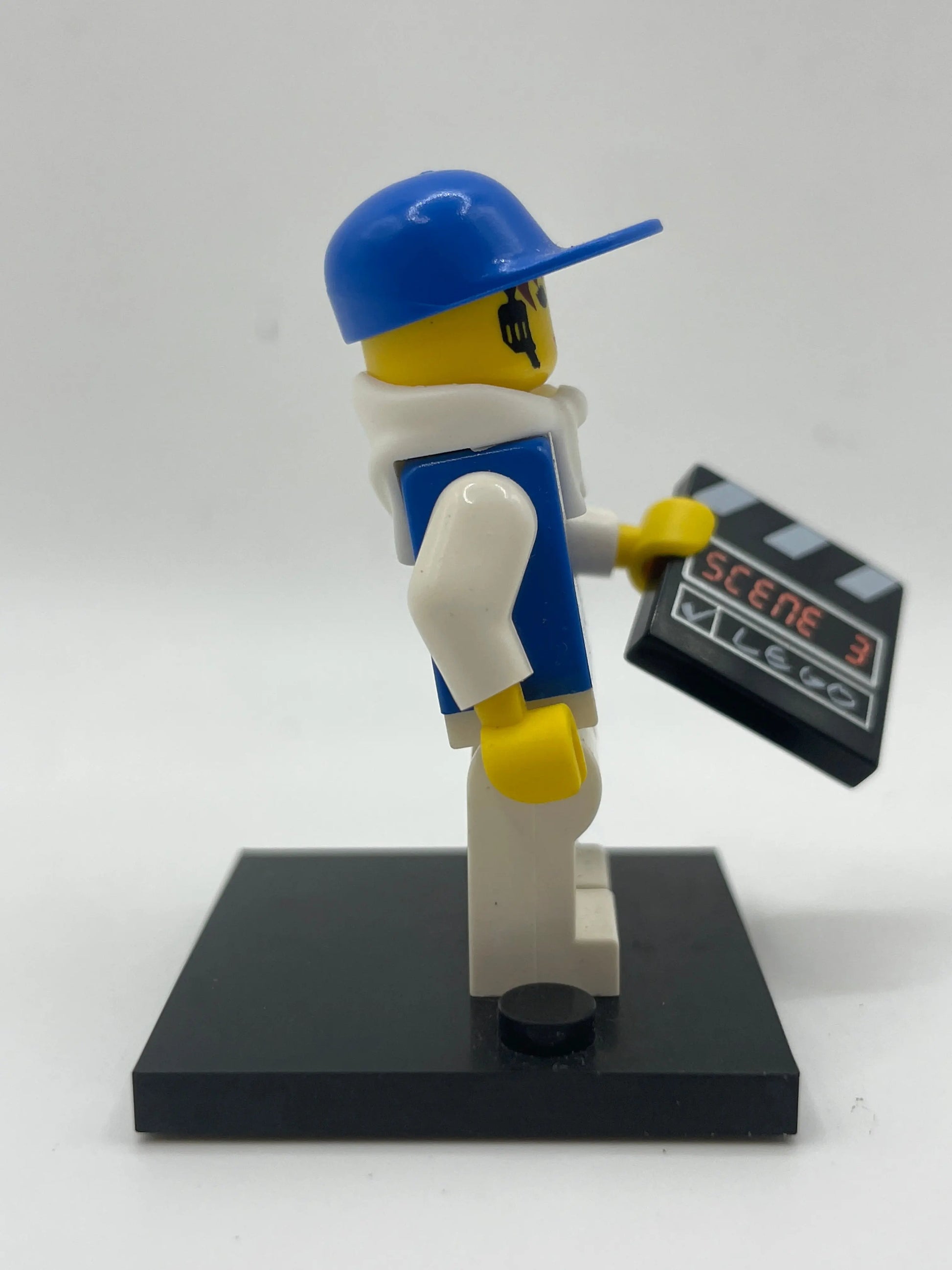 LEGO Minifigure Studios - stu013a Assistant Director - (Complete, Genuine) FRENLY BRICKS - Open 7 Days