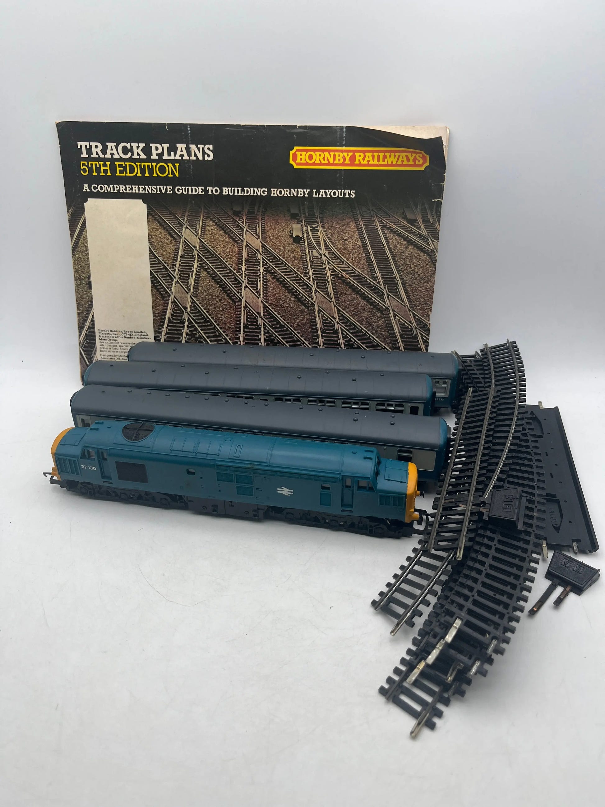Hornby R751 Class 37 Diesel Locomotive OO Gauge British Rail Blue 37 130 8H22 FRENLY BRICKS - Open 7 Days image 1