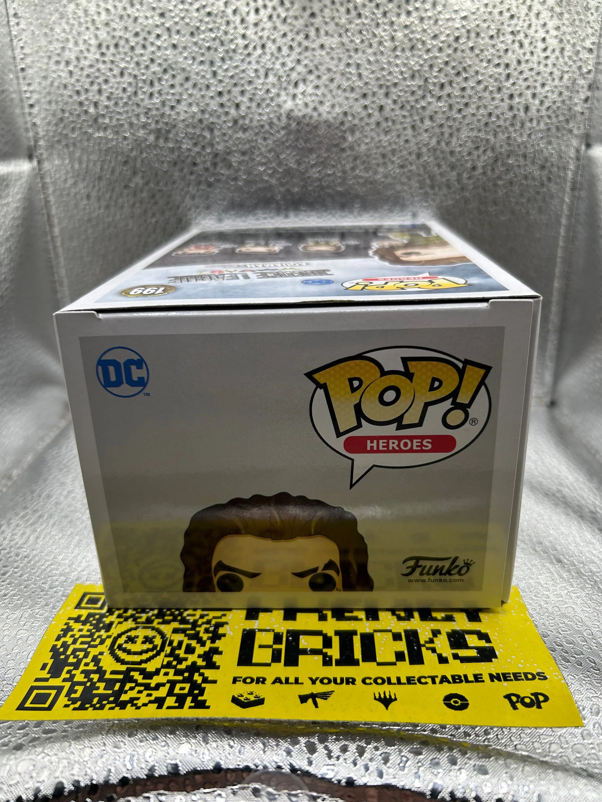 Pop Vinyl #199 Dc Aquaman And Motherbox FRENLY BRICKS - Open 7 Days