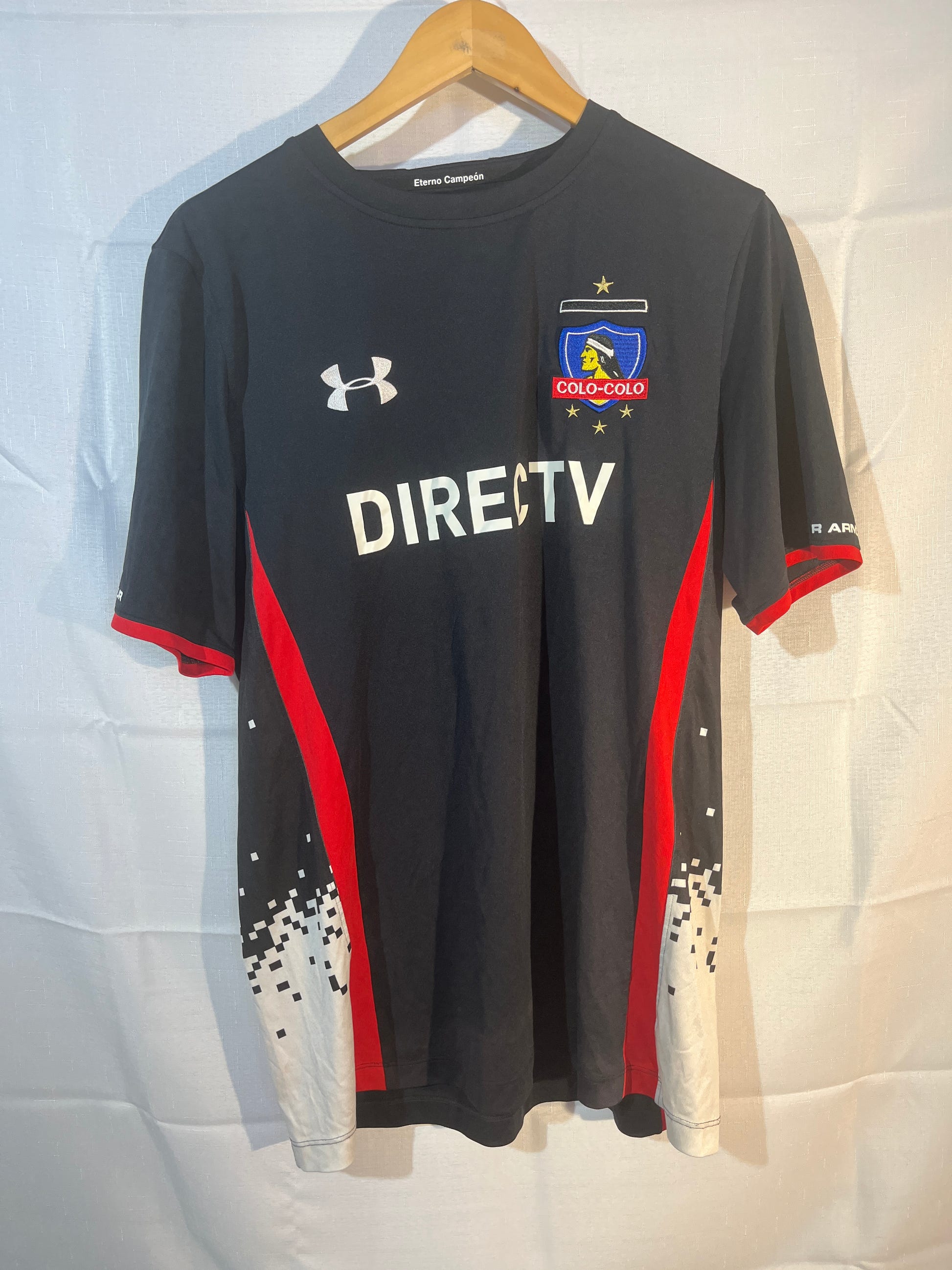 Under Armour Colo Colo Chile Soccer Team Jersey Large Red/Black image 1