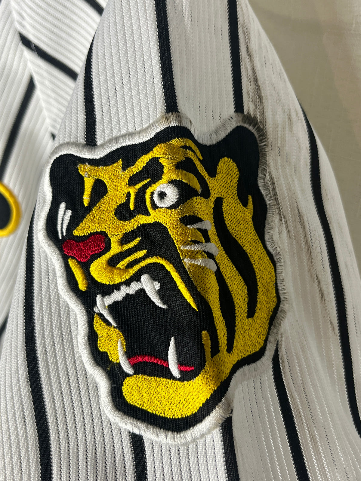 Nippon Baseball Hanshin Tigers "Hiyama #24" White Jersey Large, photo 9 image 9
