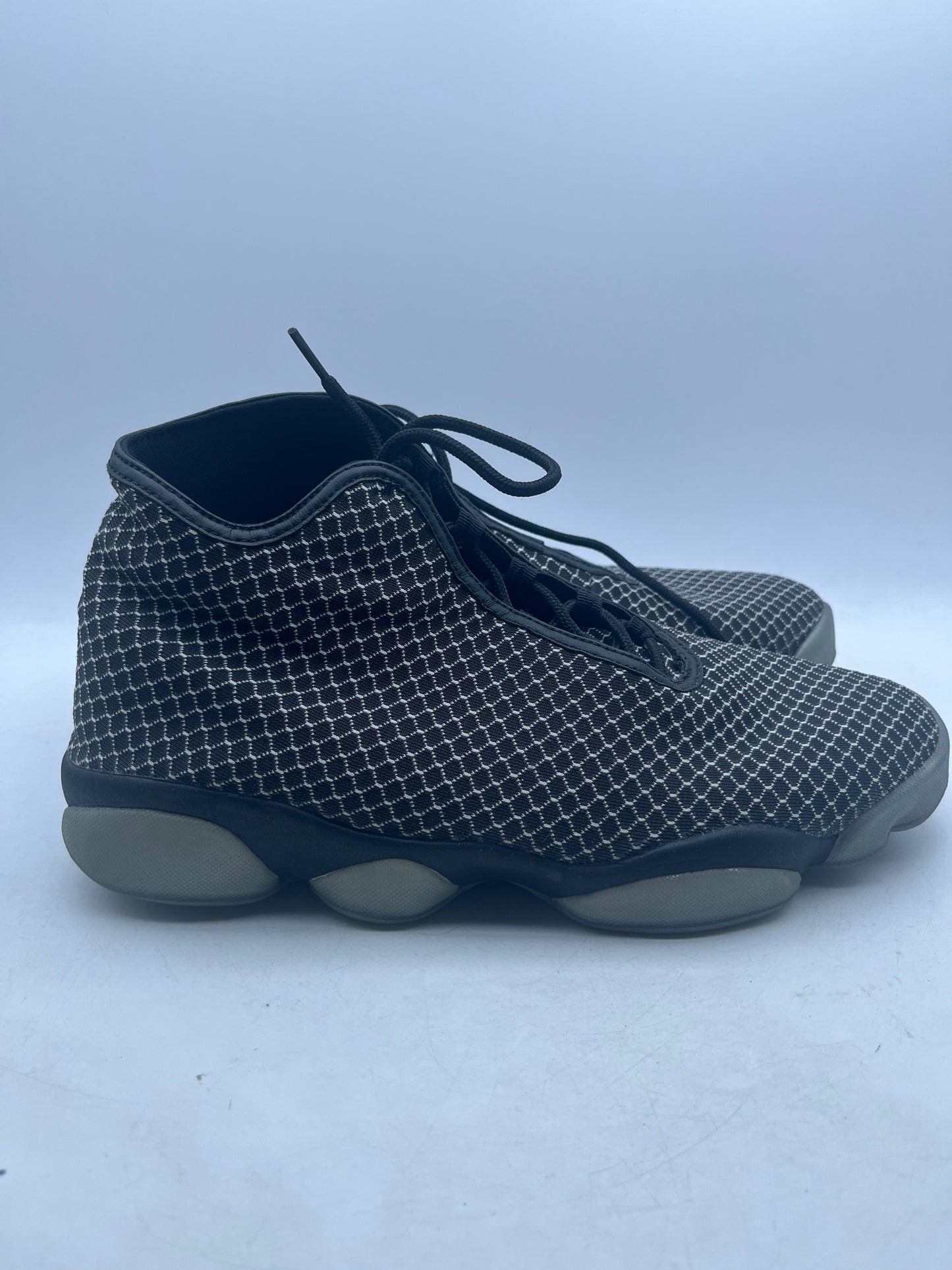 AIR JORDAN HORIZON BLACK AND WHITE 823581-010, Men's Size 10.5