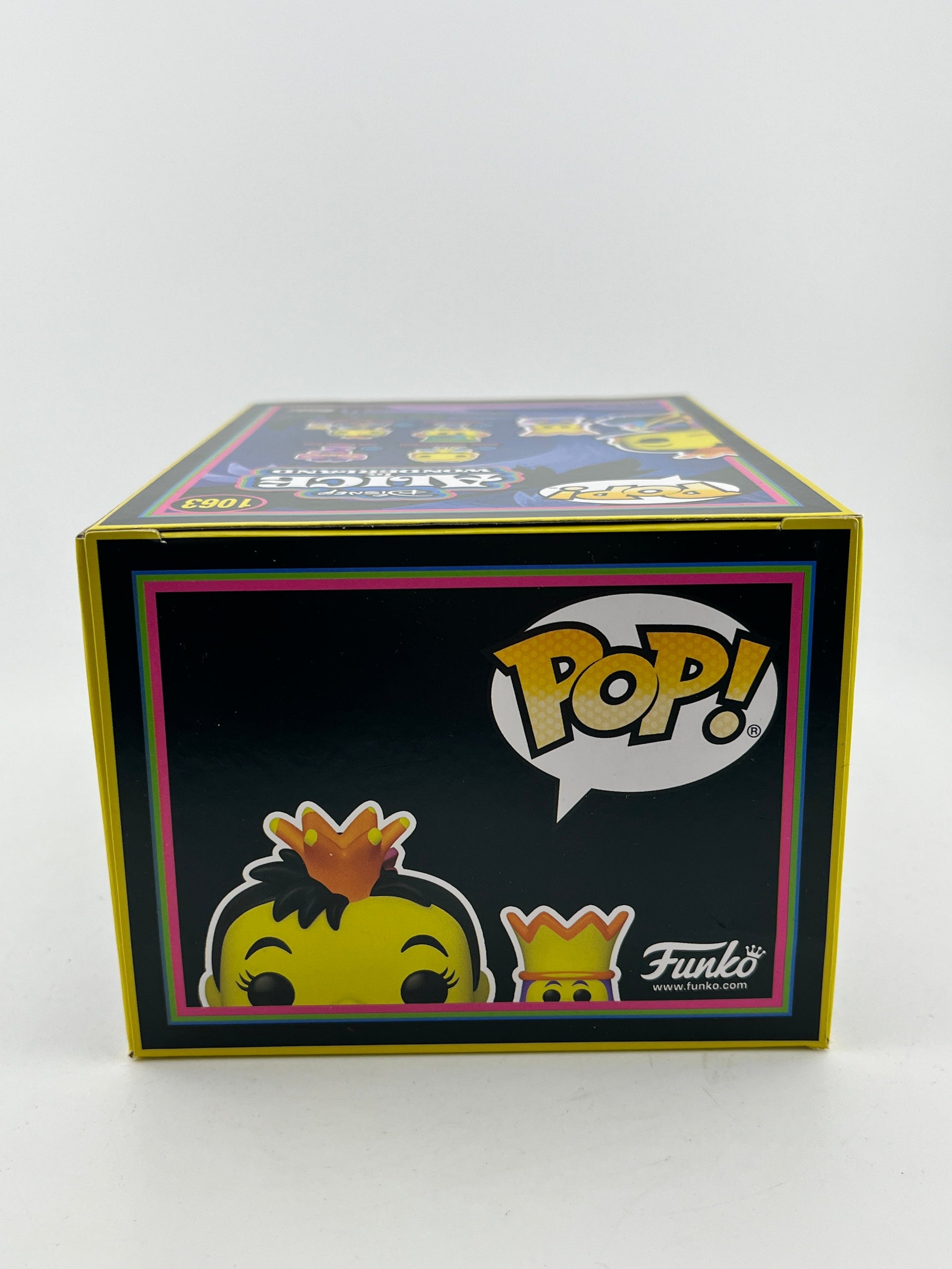 Funko POP! Disney Alice In Wonderland - Queen Of Hearts With Hearts #1063 - Exclusive FRENLY BRICKS - Open 7 Days