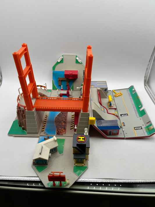 Micro Machines Galoob Super City Playset 1989 FRENLY BRICKS - Open 7 Days