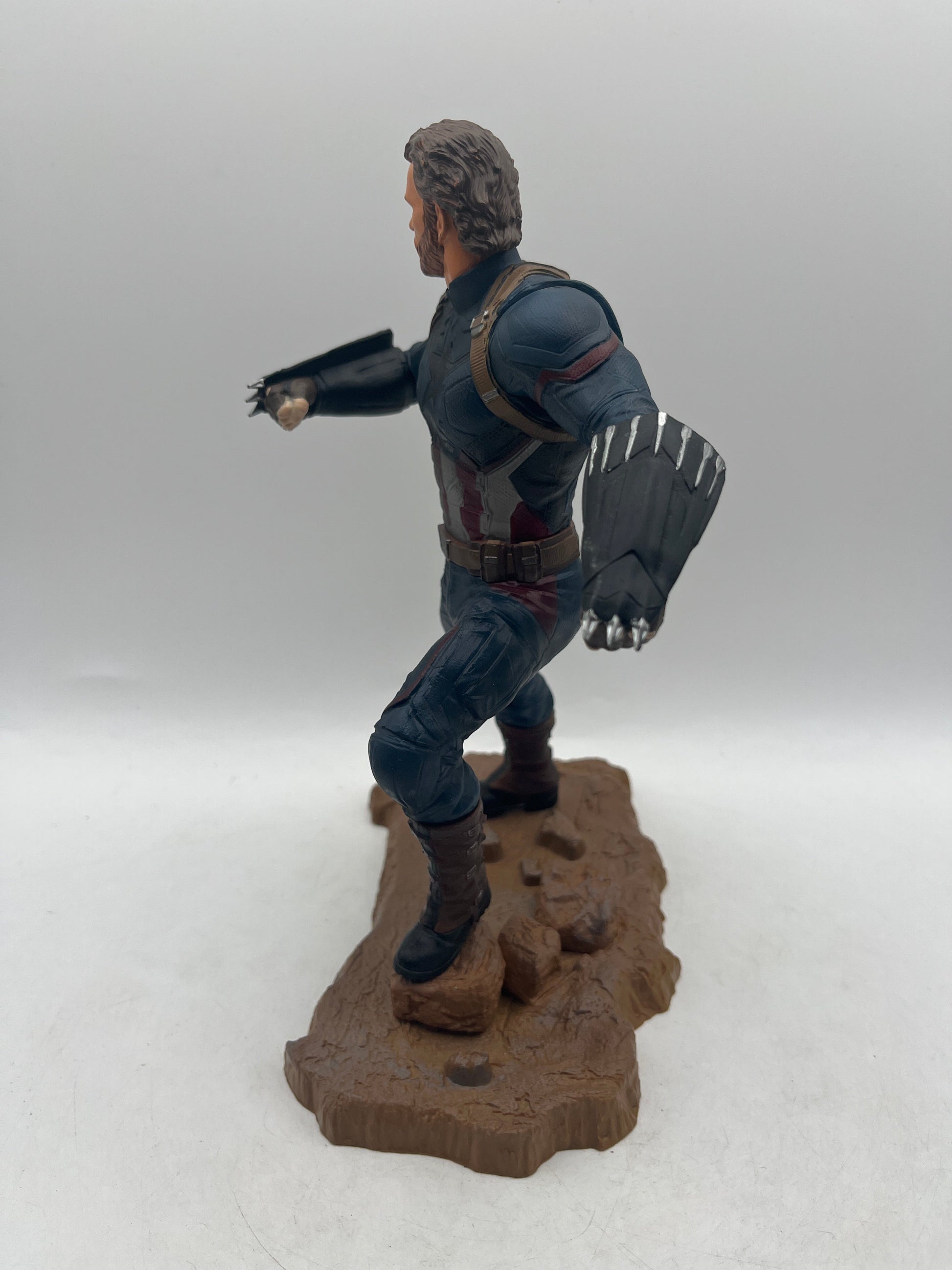 Diamond Select Toys Marvel Gallery: Avengers Infinity War Captain America FRENLY BRICKS - Open 7 Days