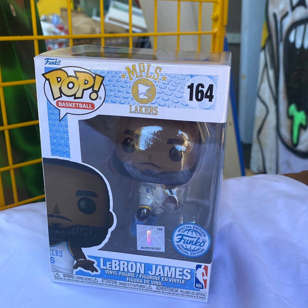 Funko POP! LeBron James #164 FRENLY BRICKS