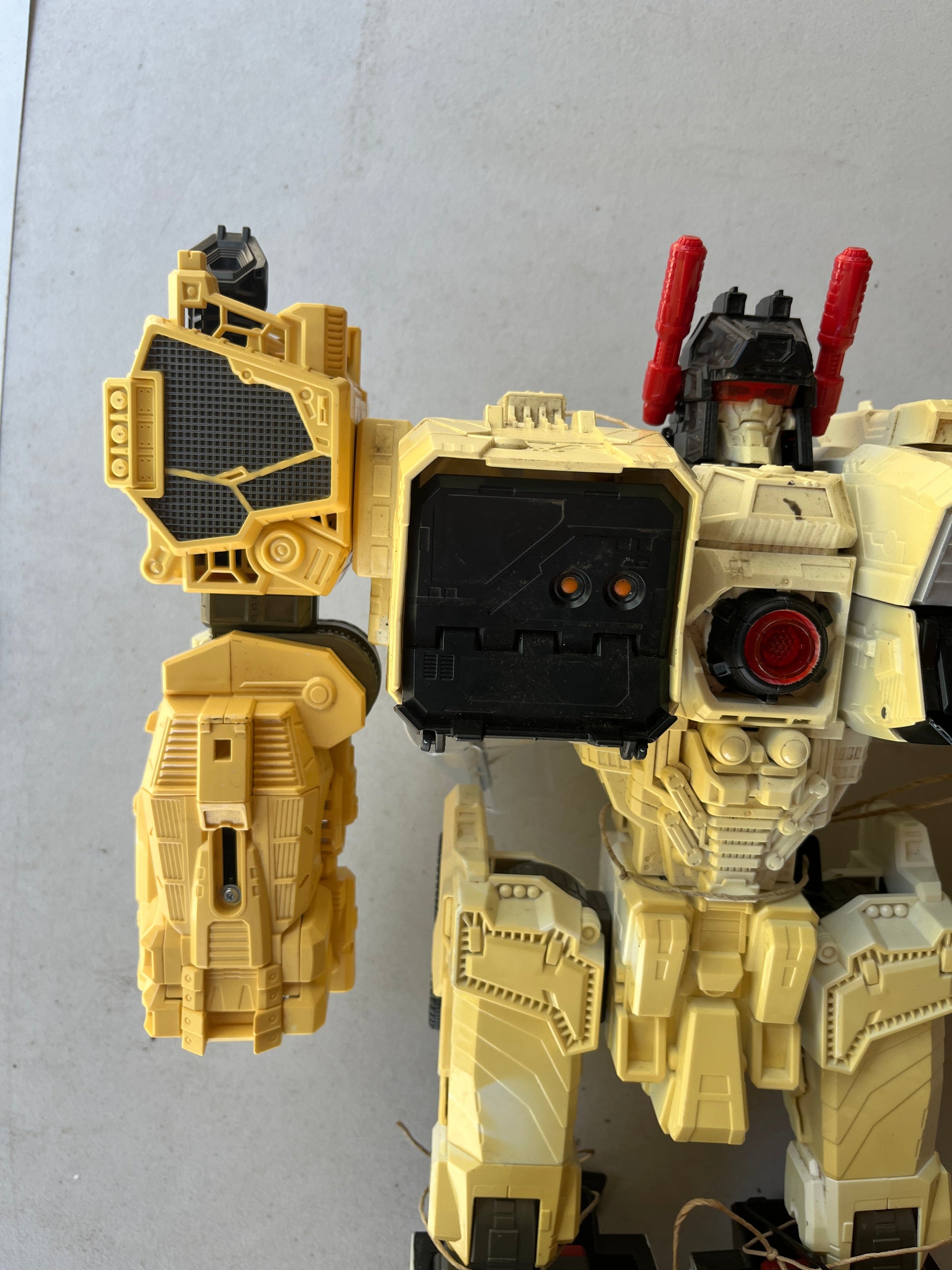 Takara Tomy Transformers Generations TG-23 Metroplex 23 inch Action Figure FRENLY BRICKS - Open 7 Days