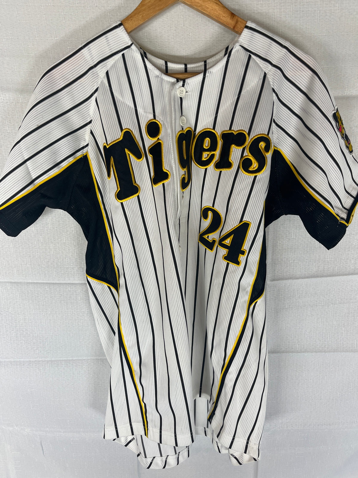 Nippon Baseball Hanshin Tigers "Hiyama #24" White Jersey Large image 1