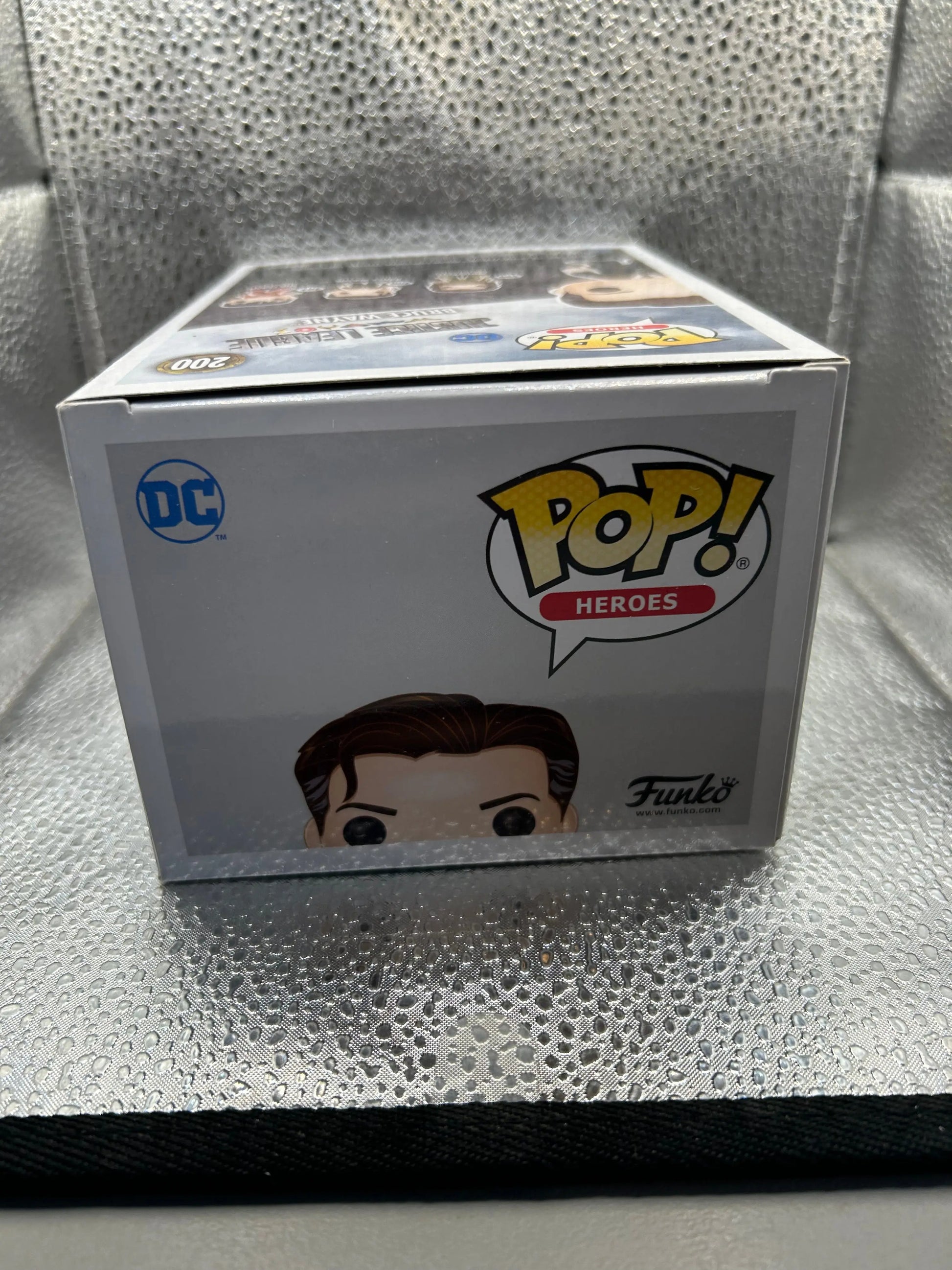 FUNKO Pop Vinyl Dc 200 Bruce Wayne FRENLY BRICKS - Open 7 Days