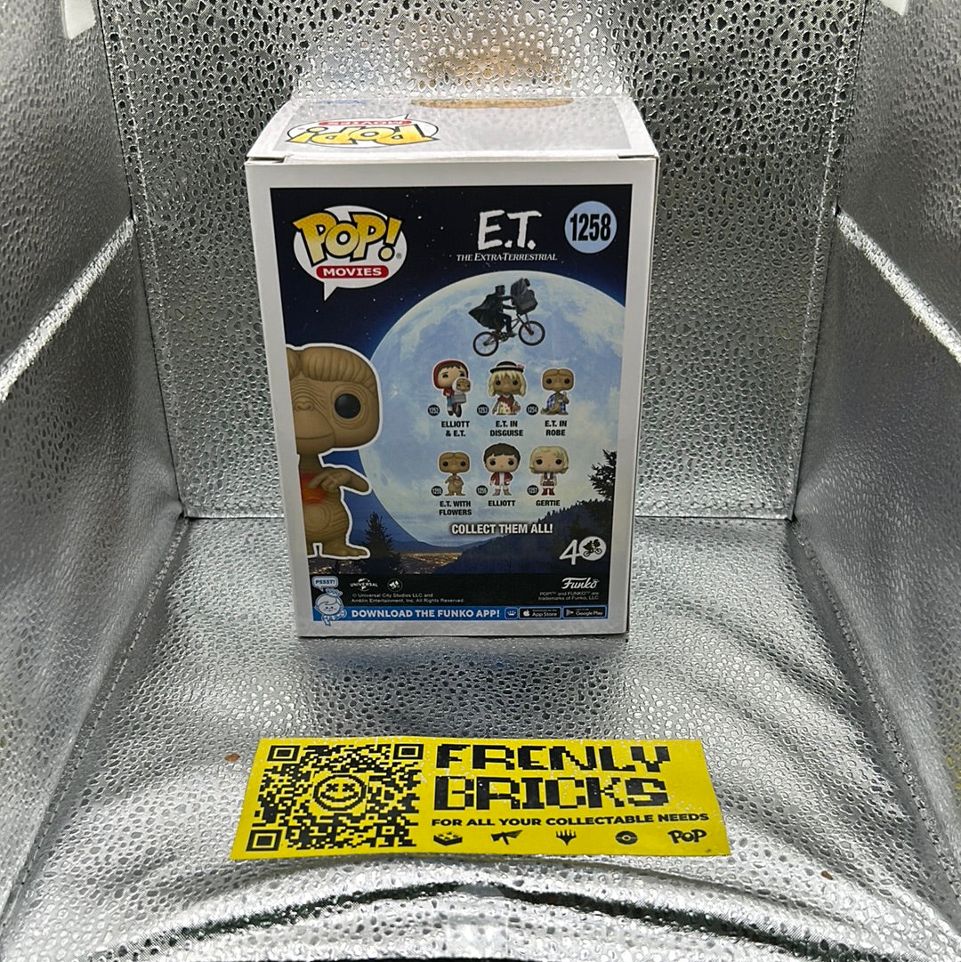 POP Vinyl 1258 Movies ET E.T. With Glowing Heart￼ FRENLY BRICKS - Open 7 Days